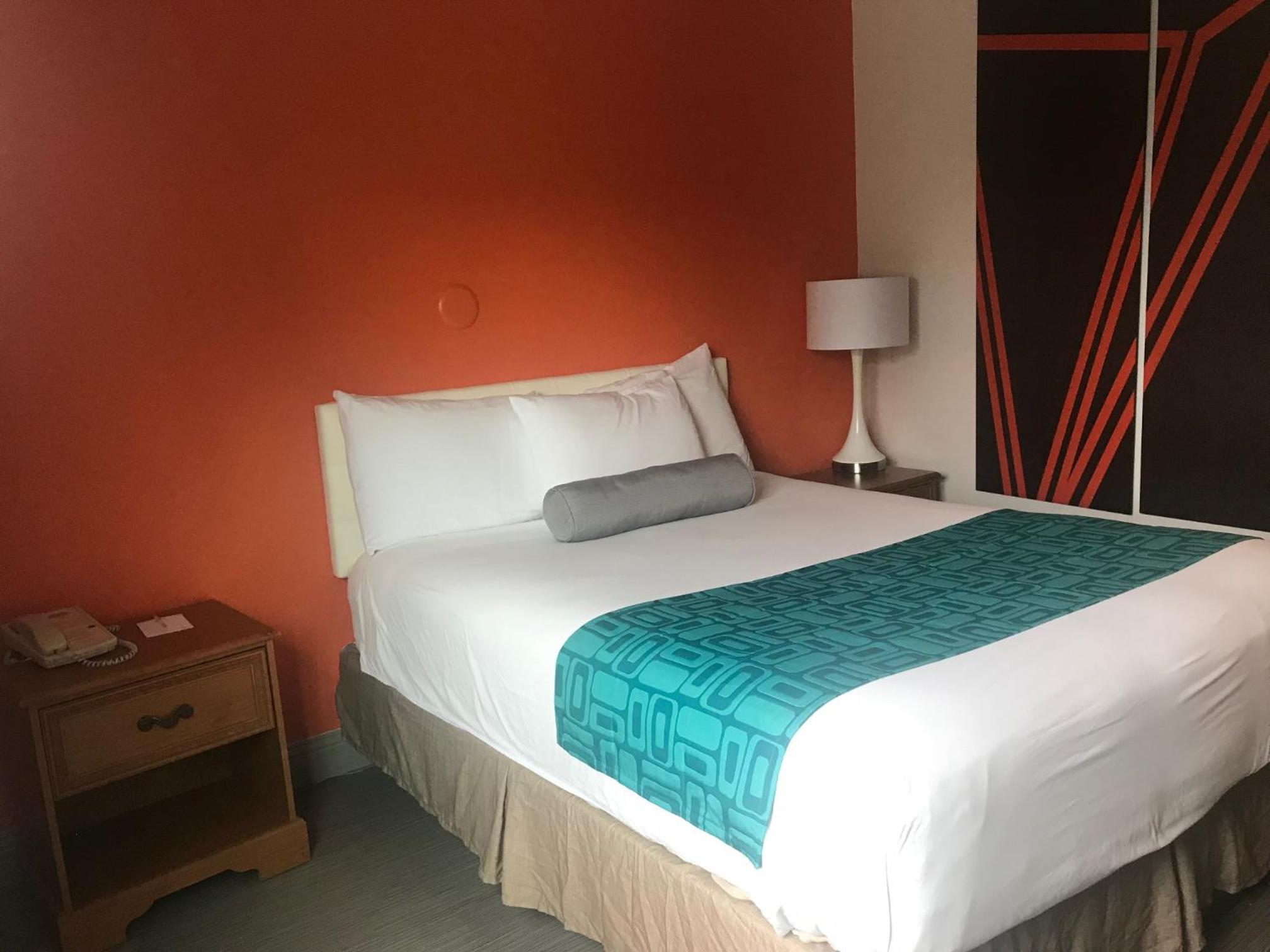Queen Room - Disability Access - Non-Smoking - Photo 5