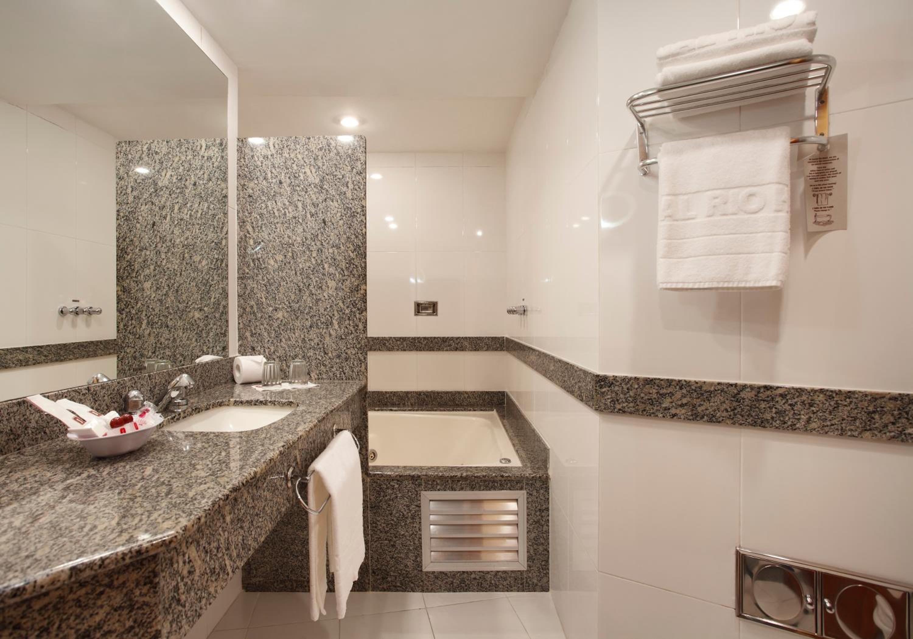 Deluxe Double Room - Photo 4