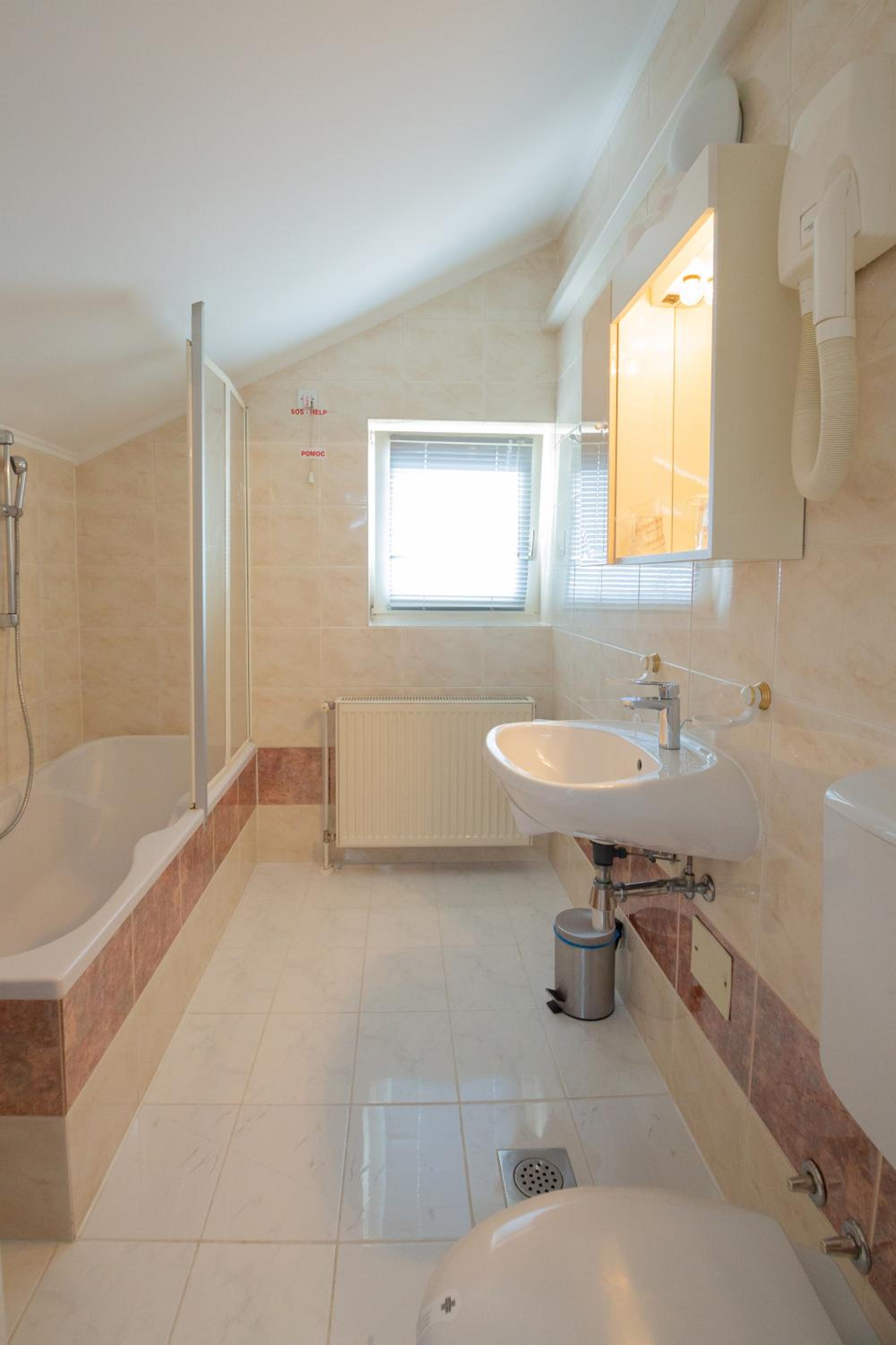 Economy Double or Twin Room - Photo 6
