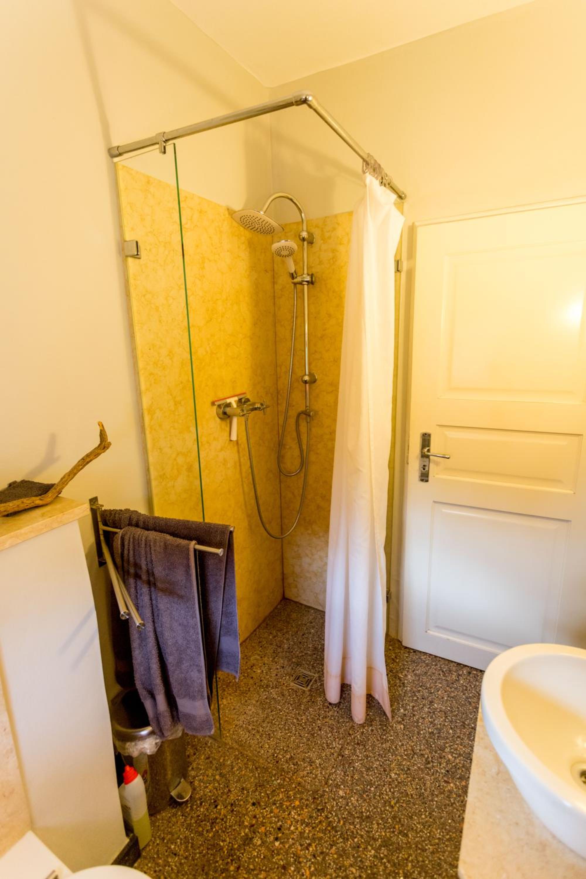 Standard Double Room with Shared Bathroom photo 3