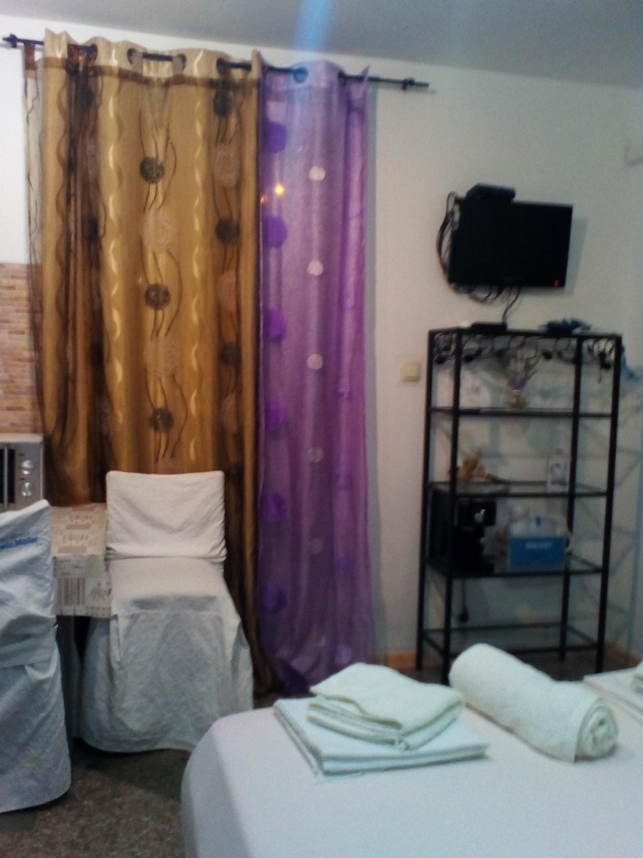 Studio with Balcony - Photo 6