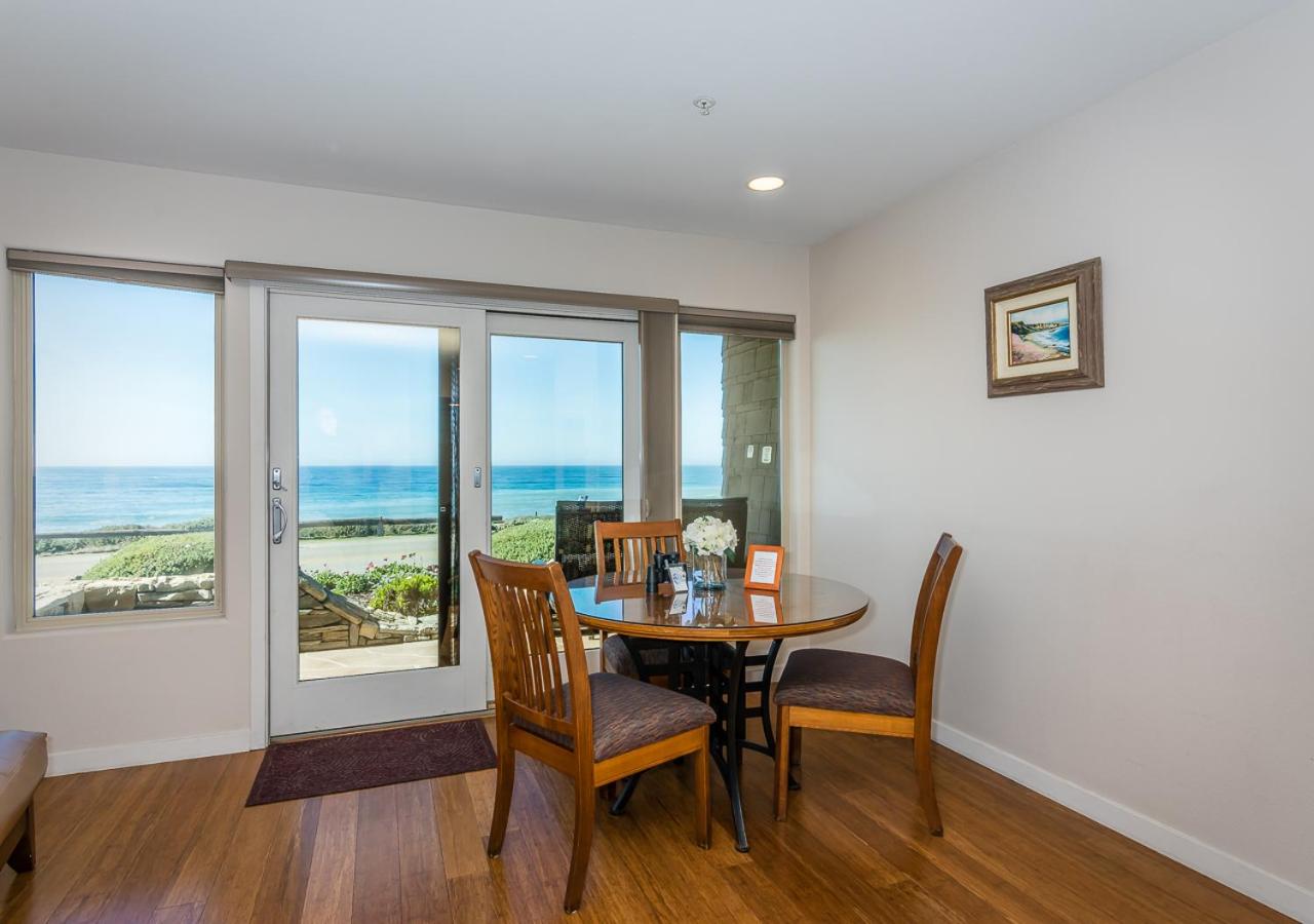 Deluxe King Room with Ocean View photo 3