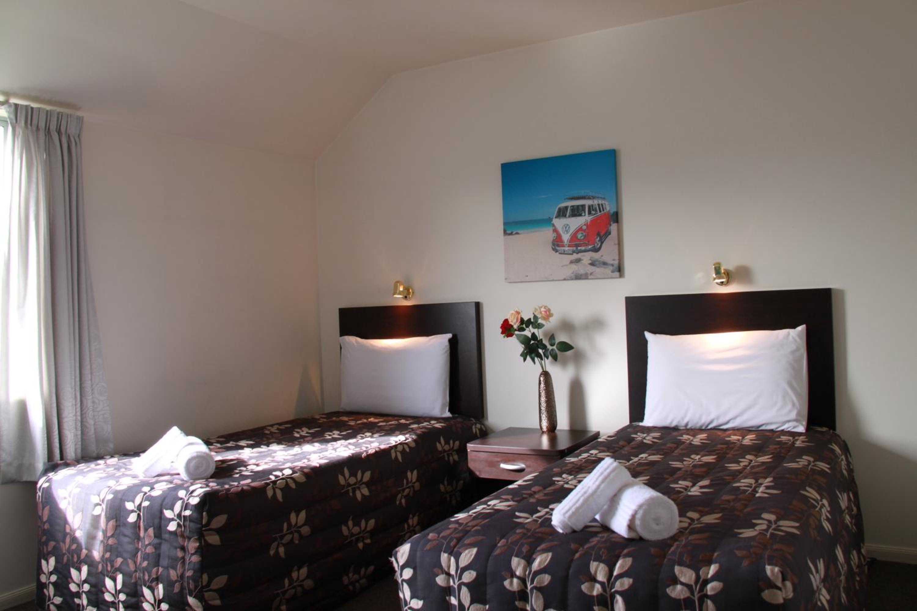 One-Bedroom Apartment (5 Adults) photo 2