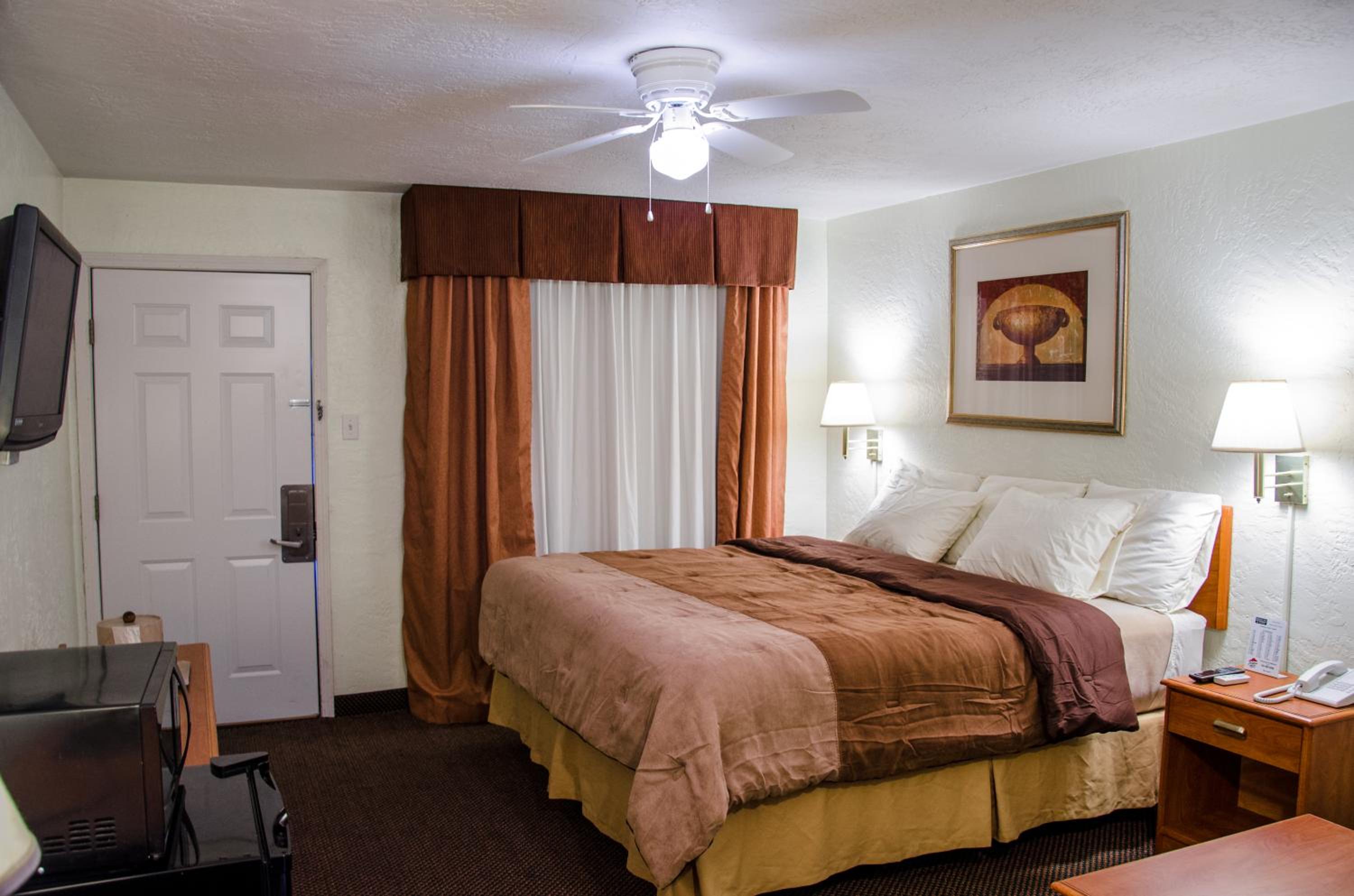 King Room - Non-Smoking - Photo 3