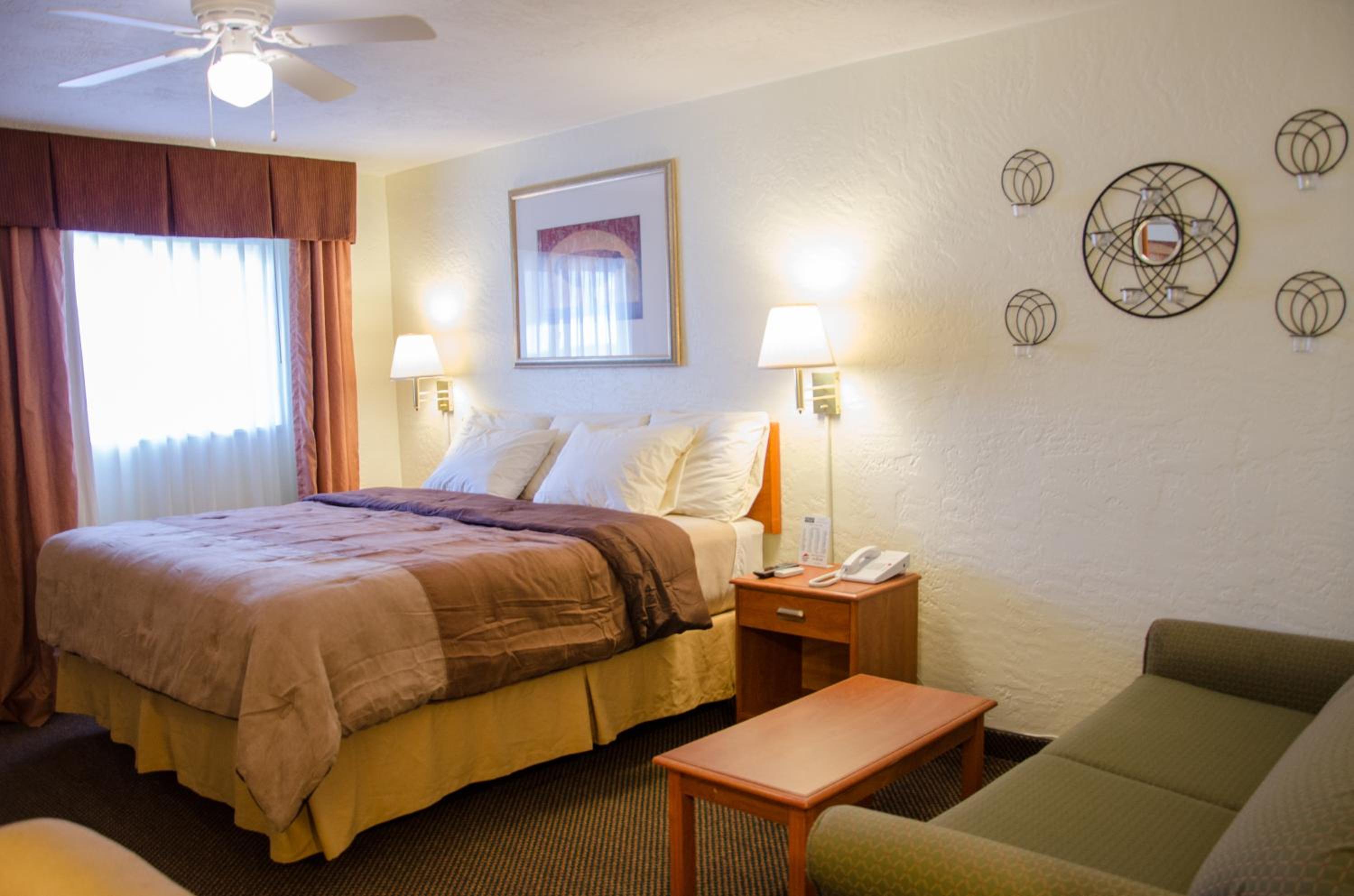 King Room - Non-Smoking - Photo 2