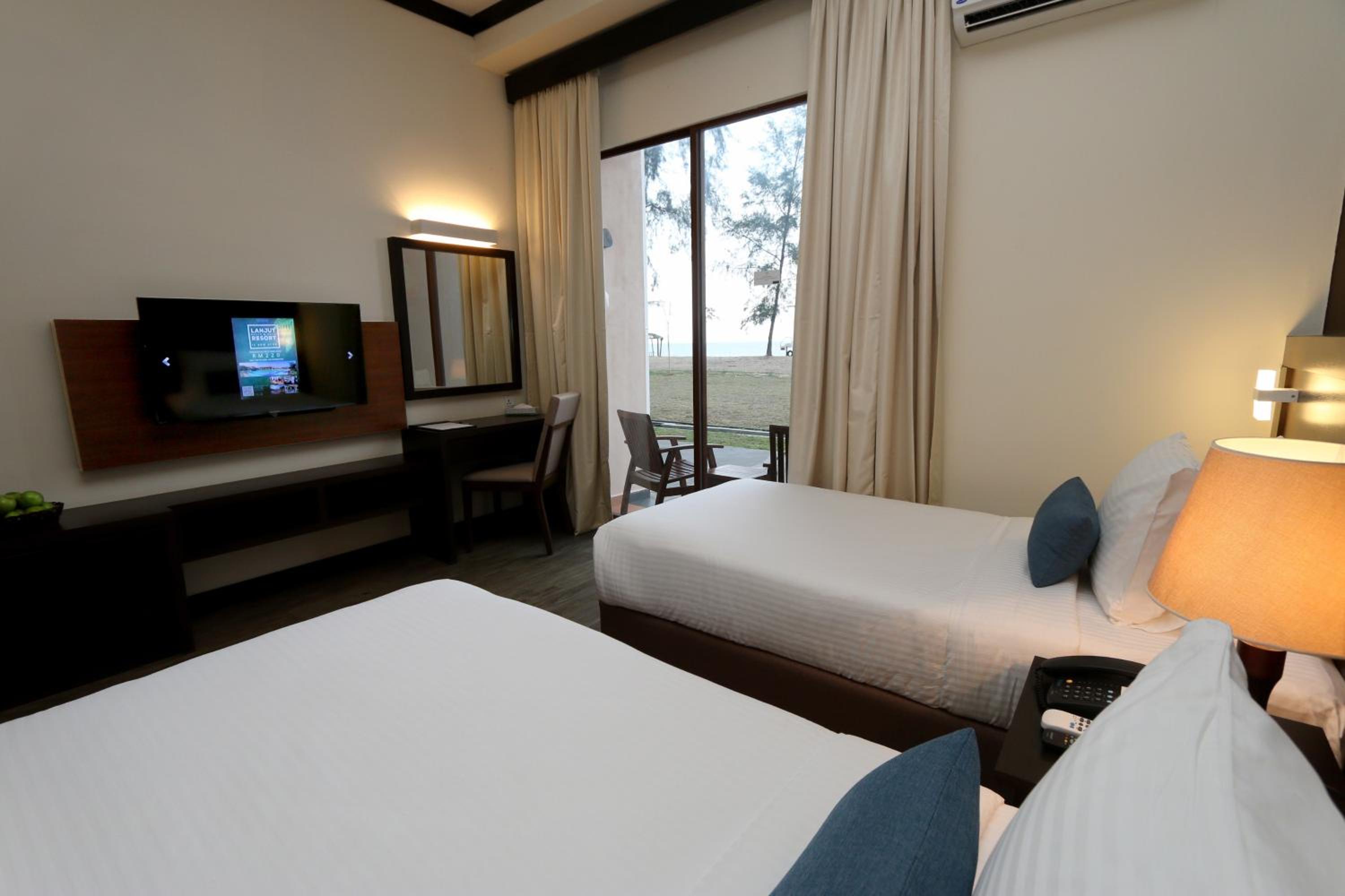 Superior Twin Room with Sea View photo 2