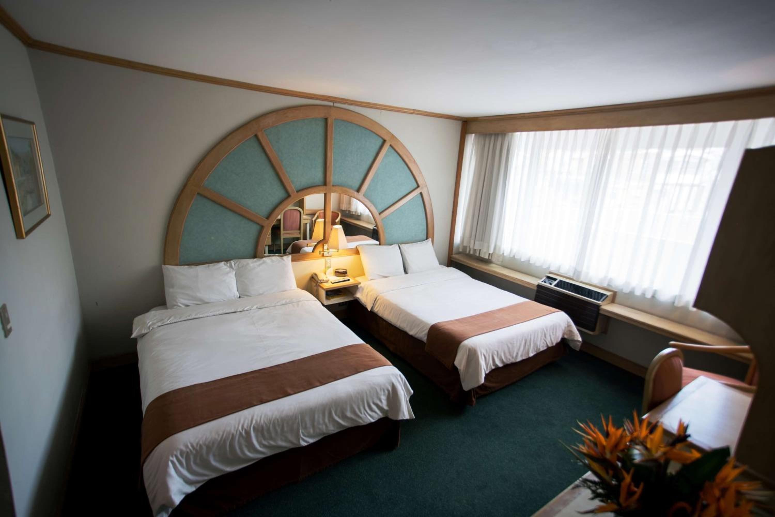 Double Room with Two Double Beds - Non-Smoking - Photo 3