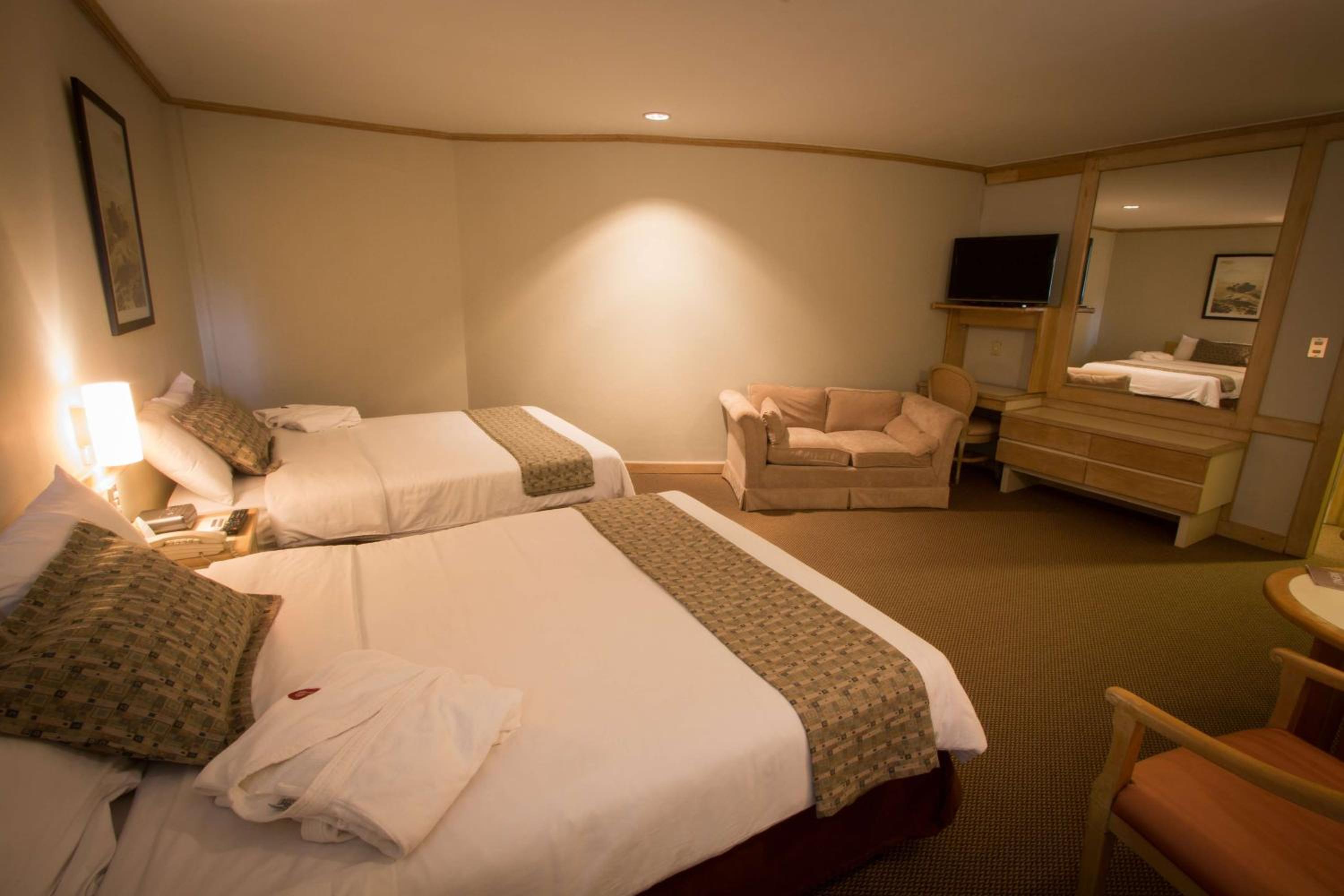 Suite with Two Double Beds - Non-Smoking