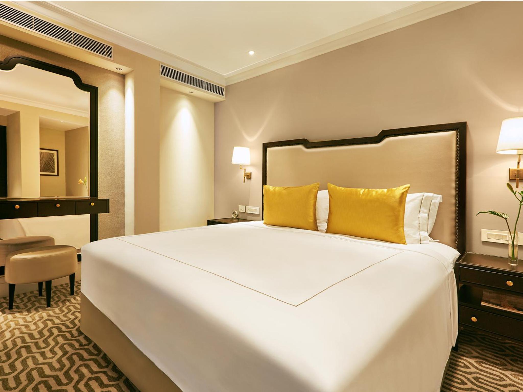 Executive Suite With Two Way Airport Transfers and More photo 1