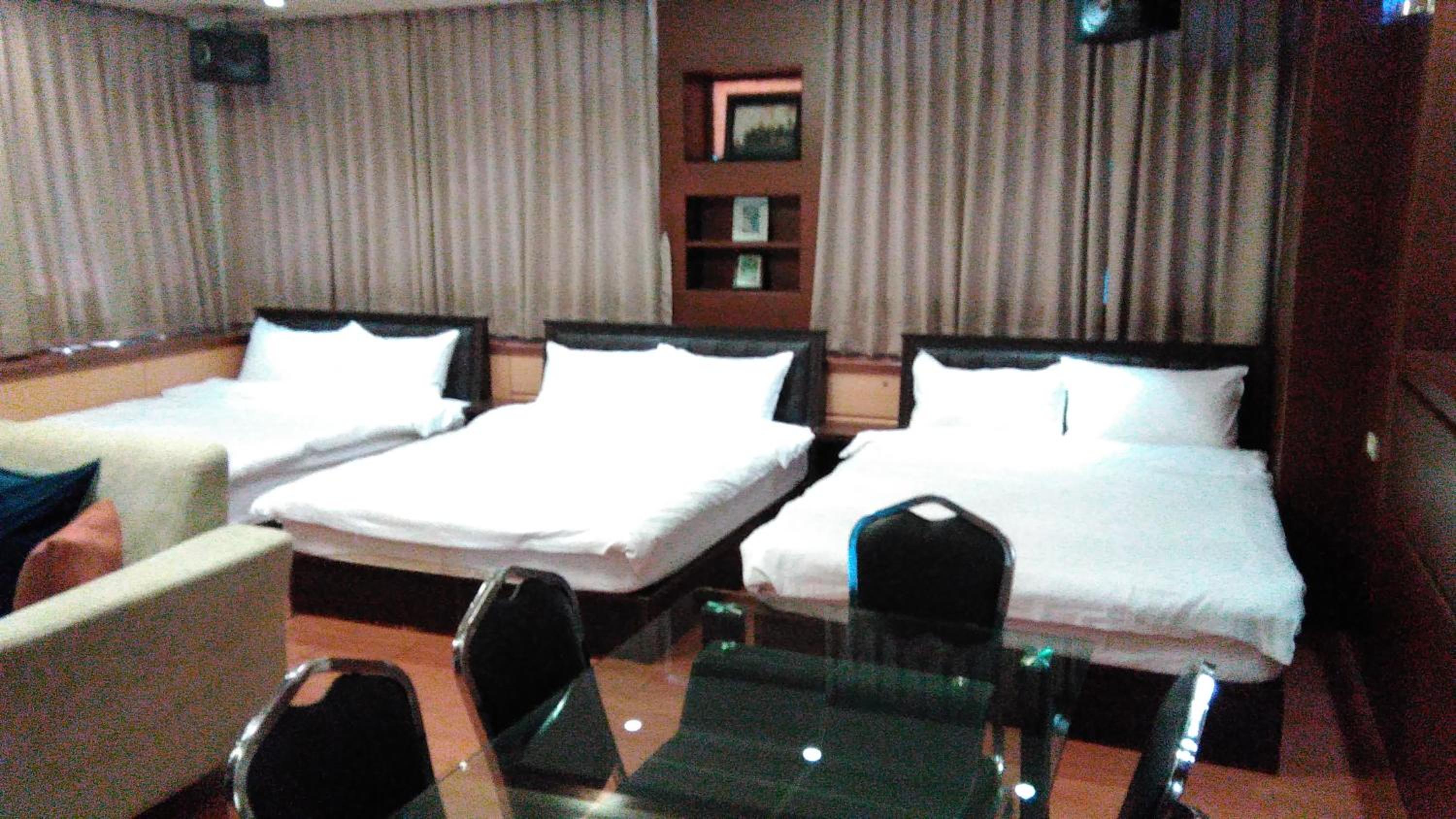 Family Room (6 Adults) photo 1