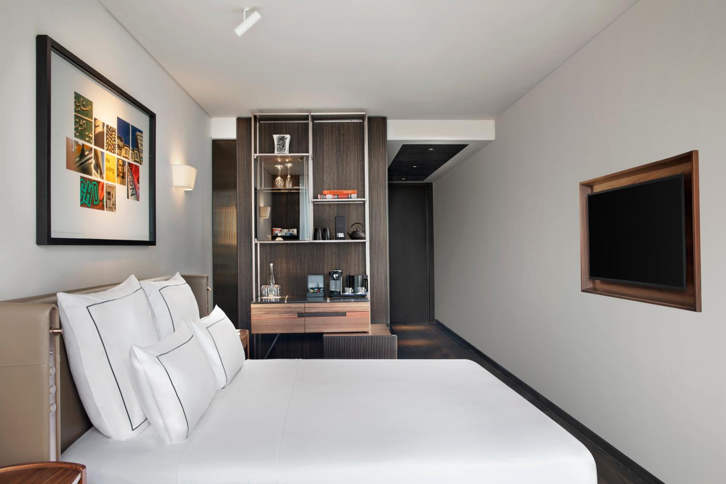 Standard King Room photo 3