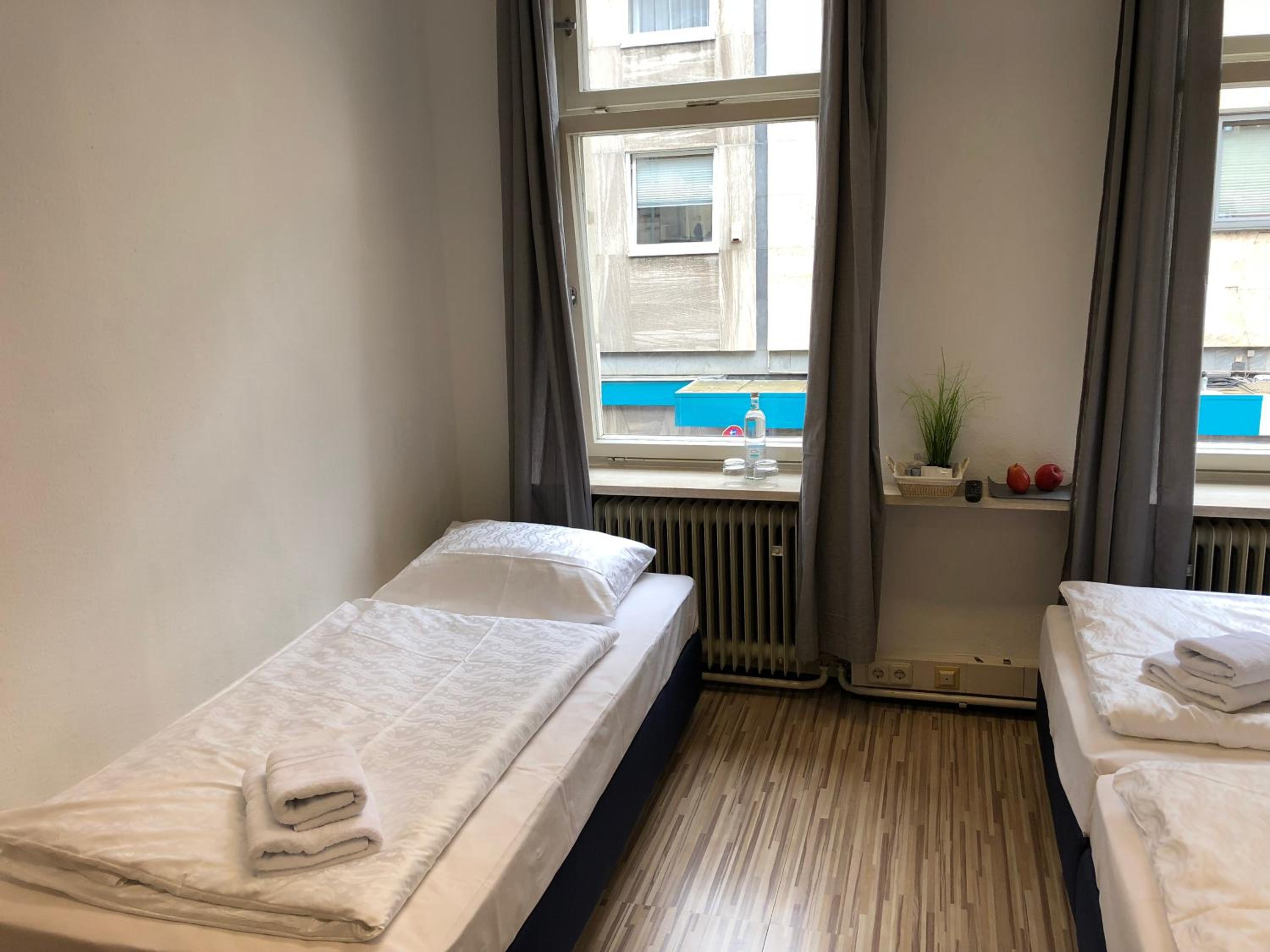 Quadruple Room with Shared Bathroom photo 2