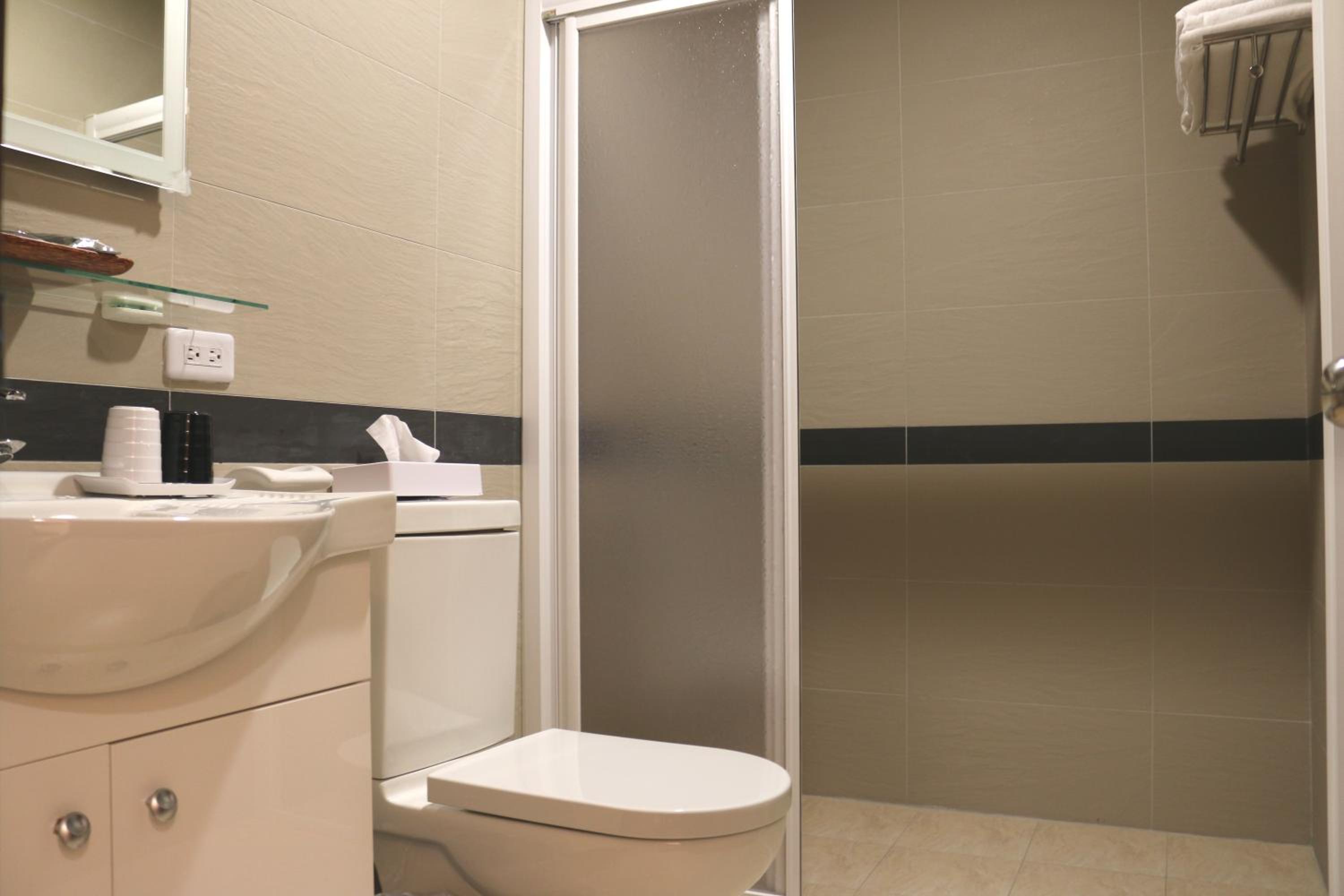 Double or Twin Room with Private Bathroom photo 2