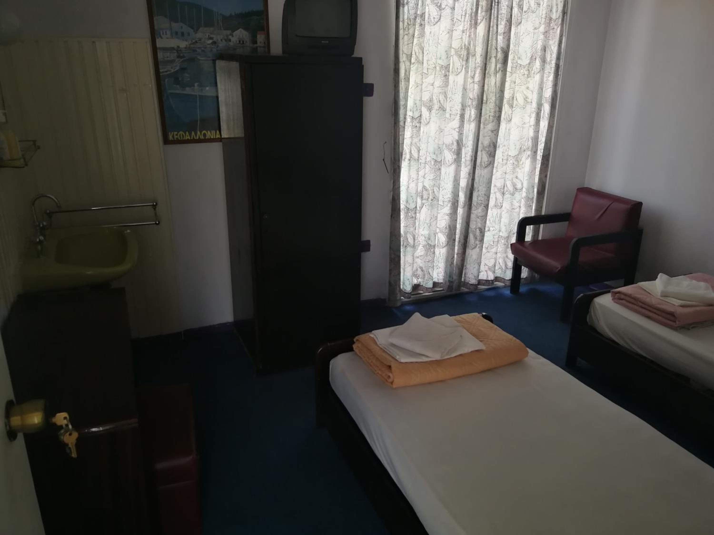 Triple Room With Shared Bathroom
