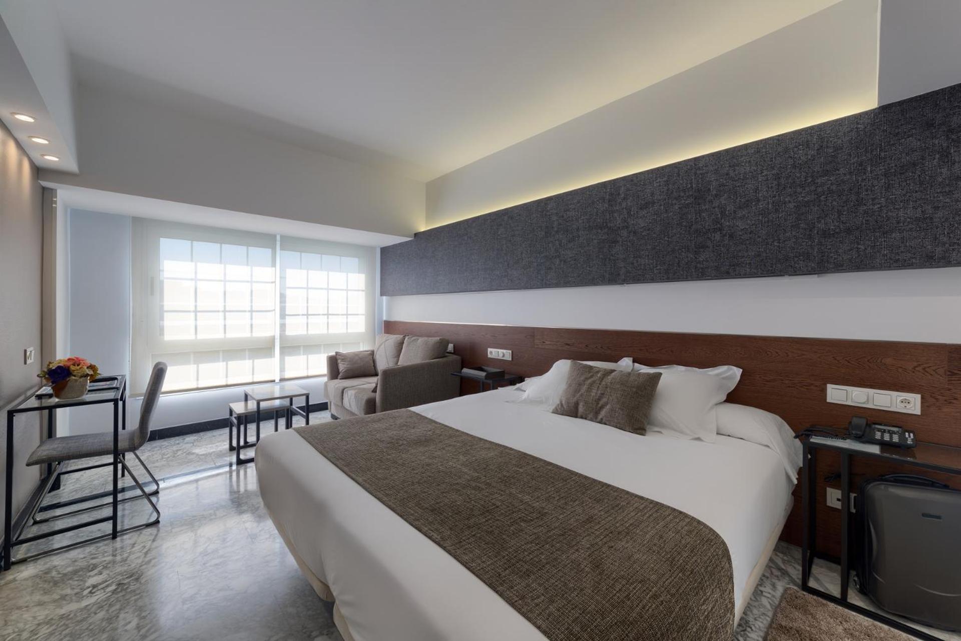 Superior Double Room with City View - Photo 1