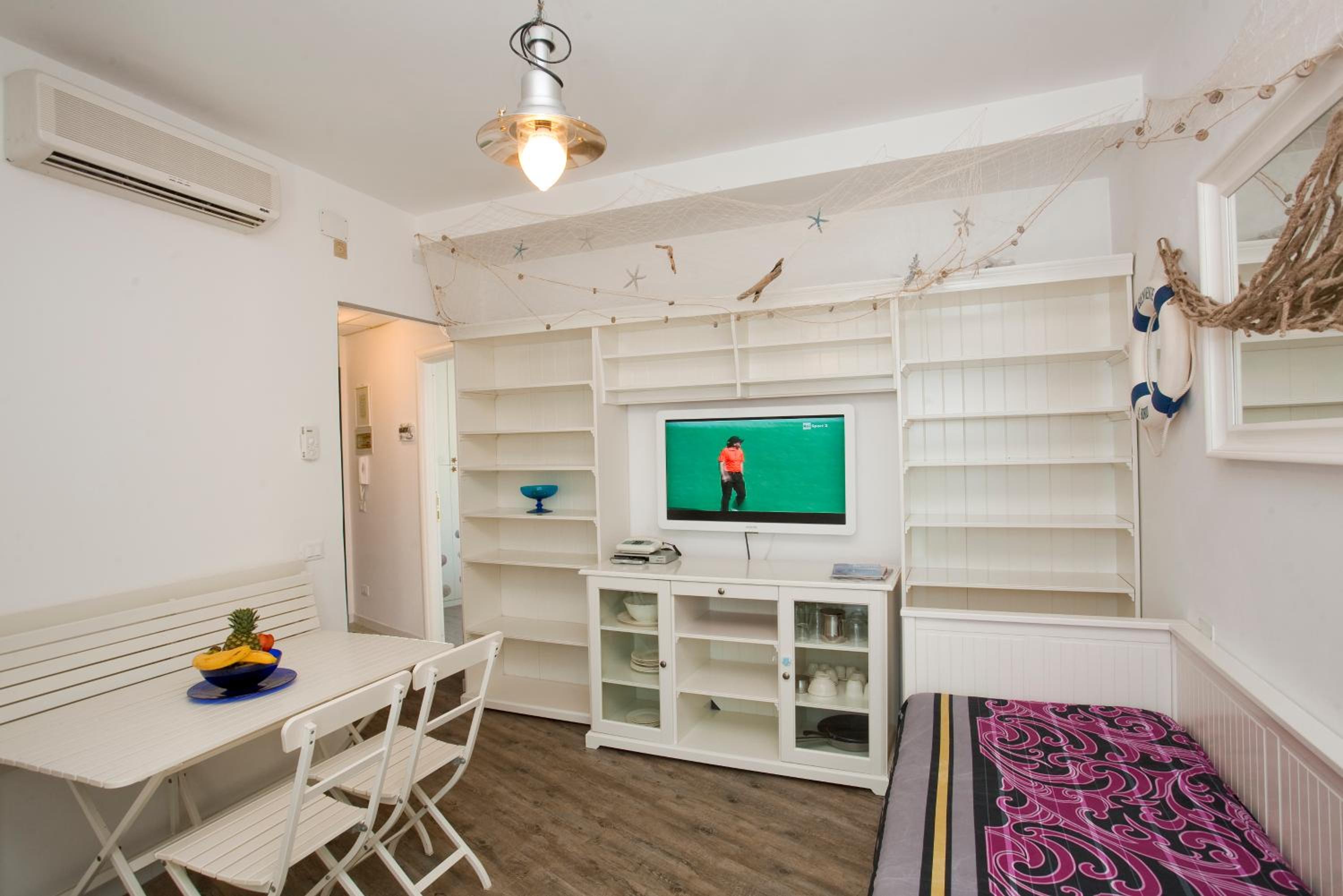 One-Bedroom Apartment with Terrace and Beach Access