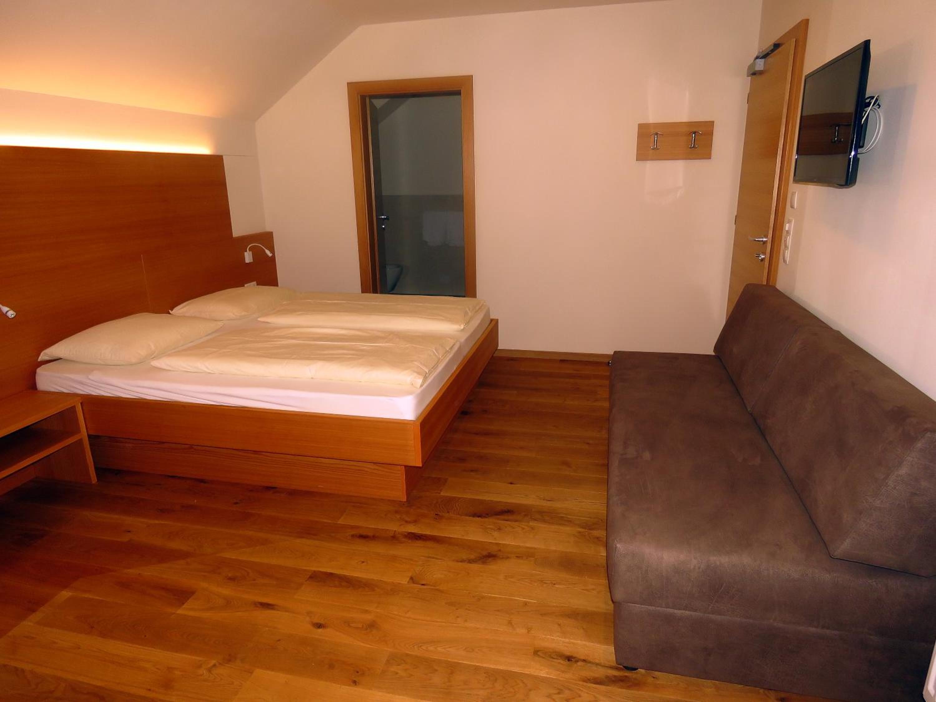 Deluxe Double Room with Balcony - Photo 2