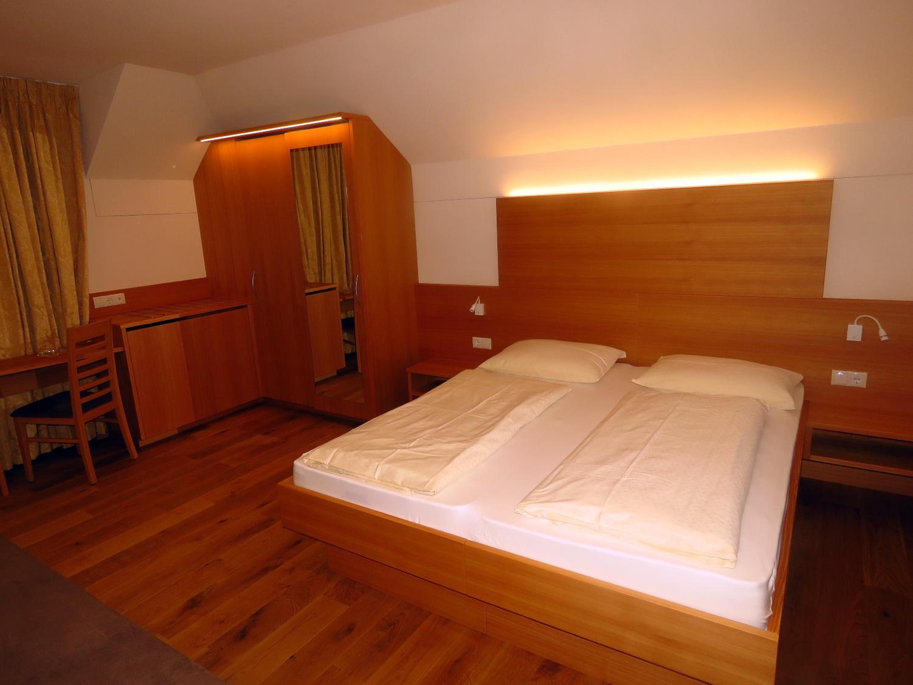 Deluxe Double Room with Balcony - Photo 3