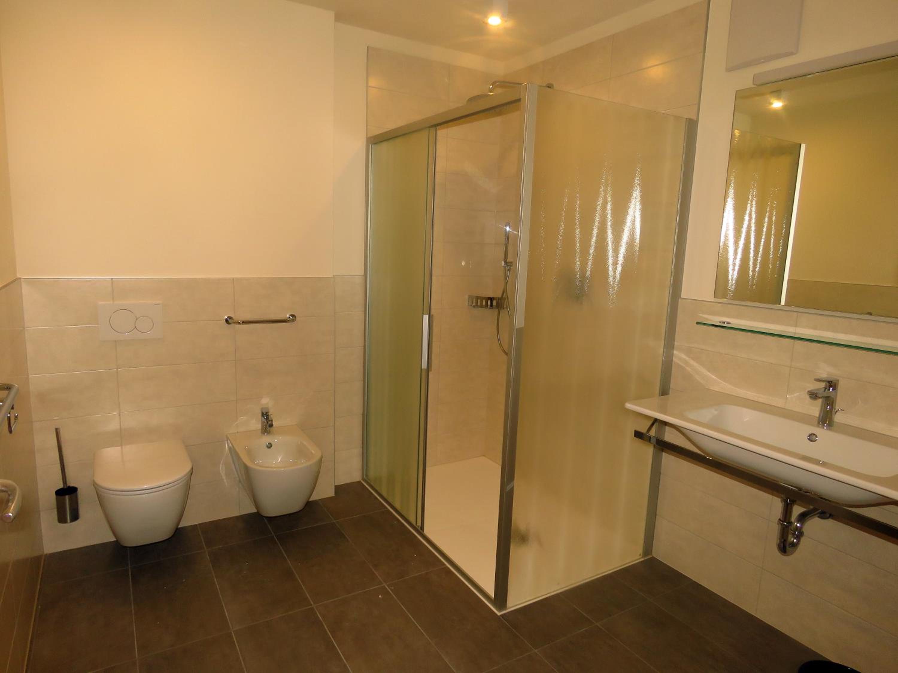 Deluxe Double Room with Balcony - Photo 6