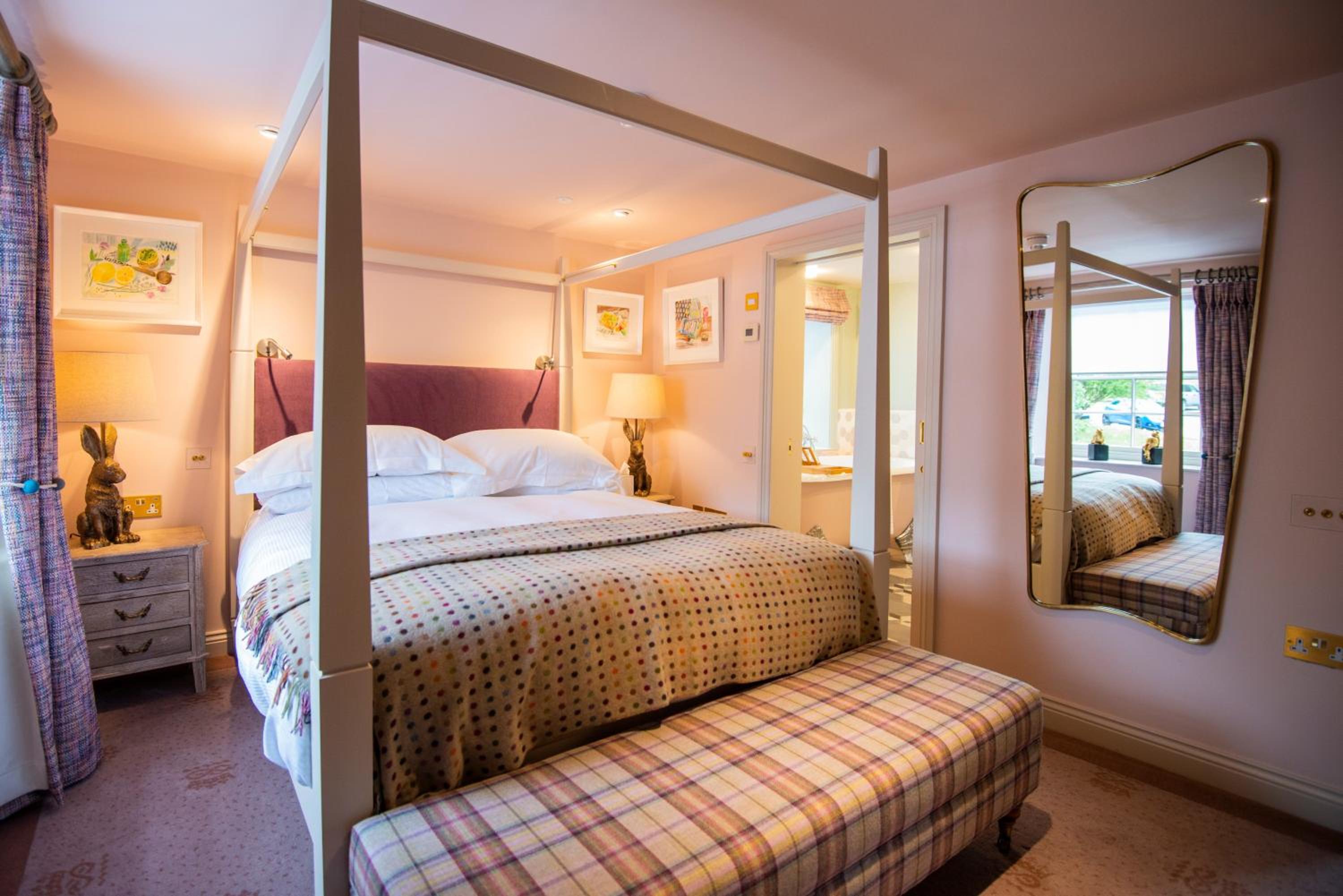 One-Bedroom Suite - Photo 3