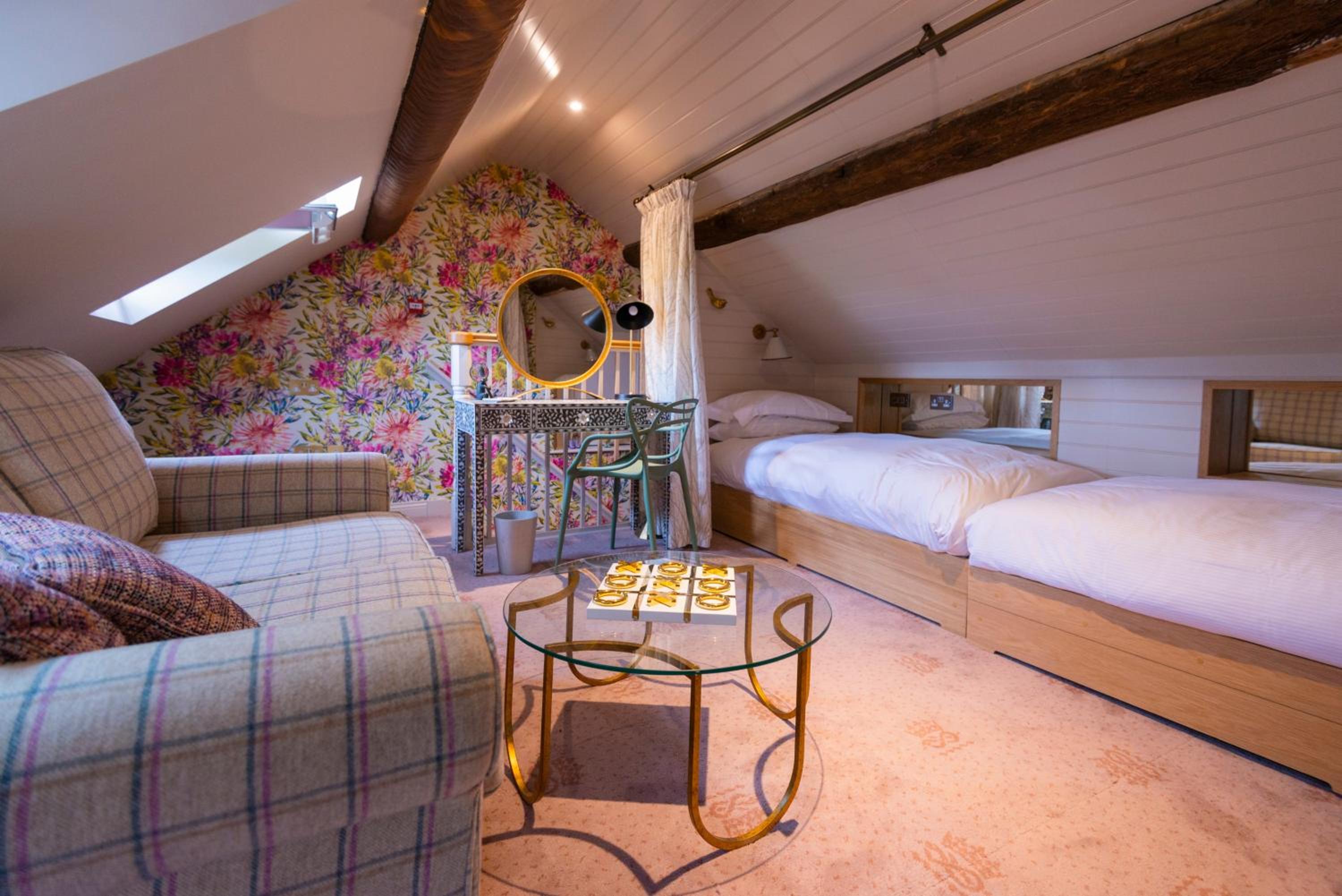 One-Bedroom Suite - Photo 2