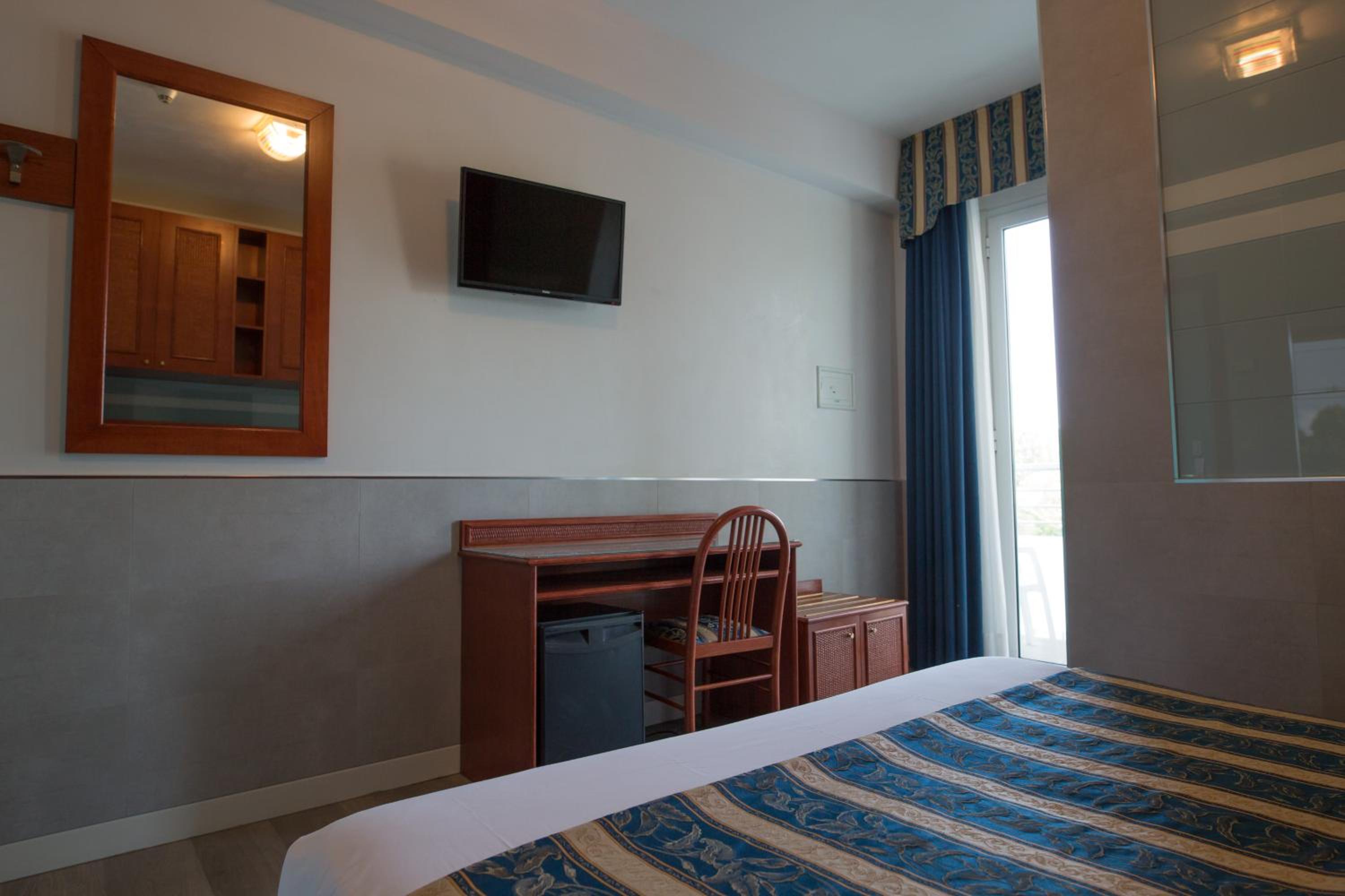 Triple Room with access to the Beach photo 2