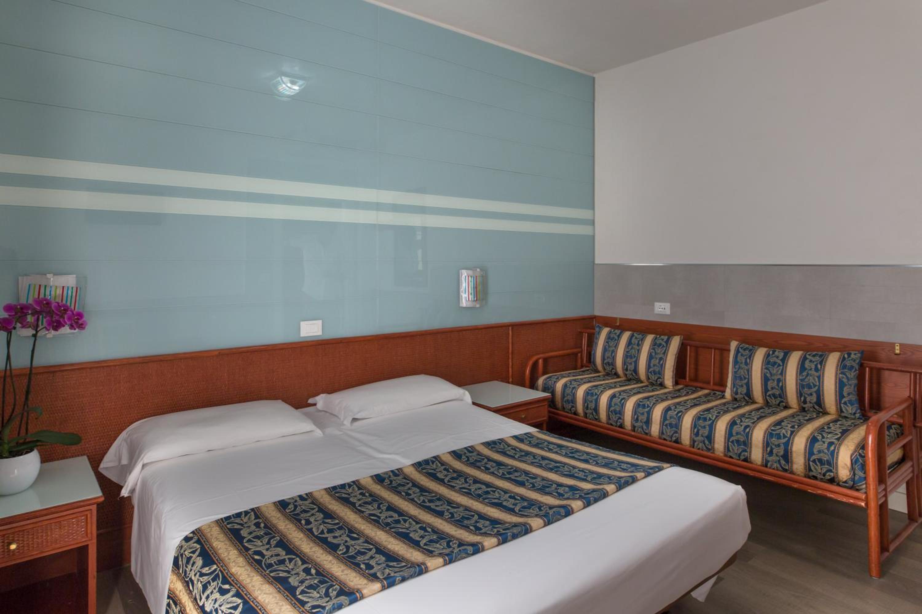 Triple Room with access to the Beach photo 1