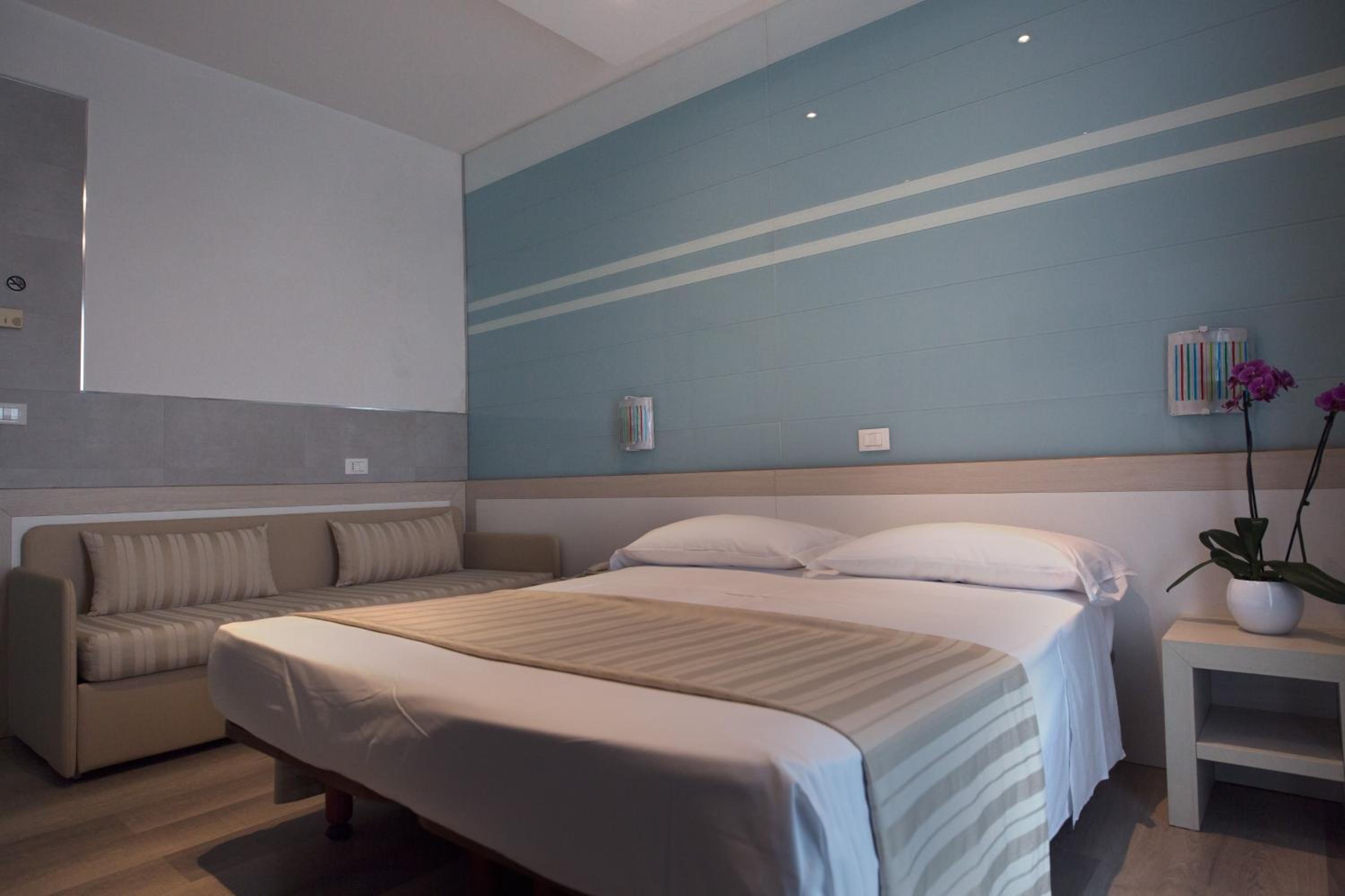 Elegance Triple Room with access to the Beach  photo 1
