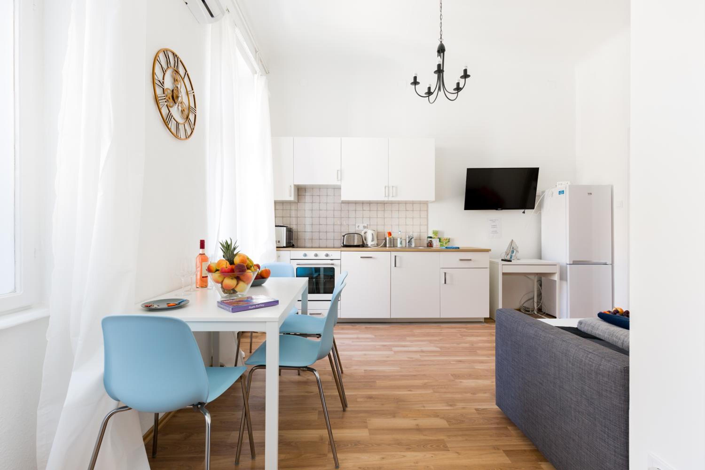 Apartment - Photo 2