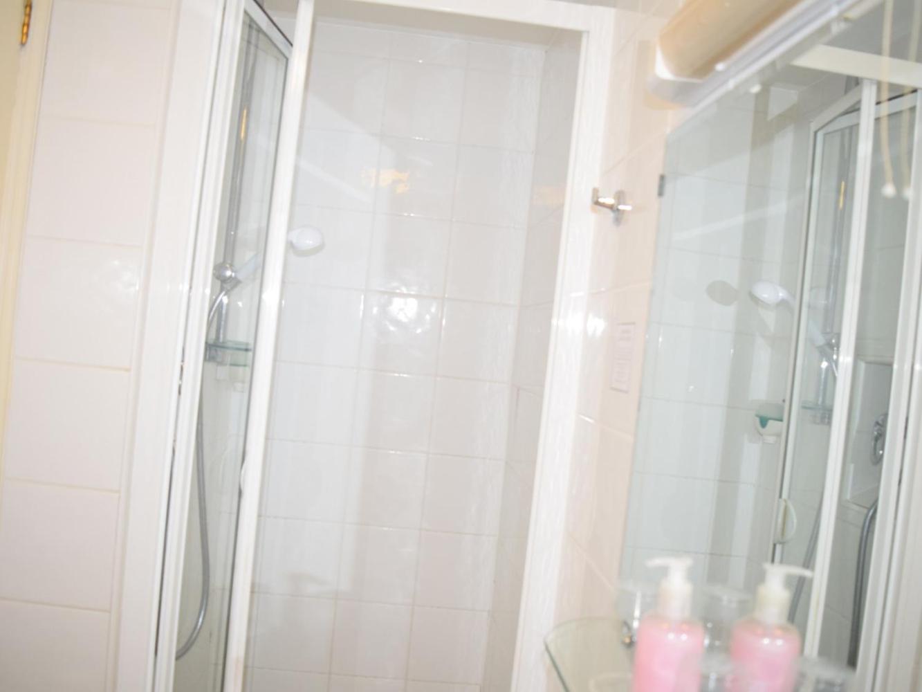 Executive Double Room - Photo 11