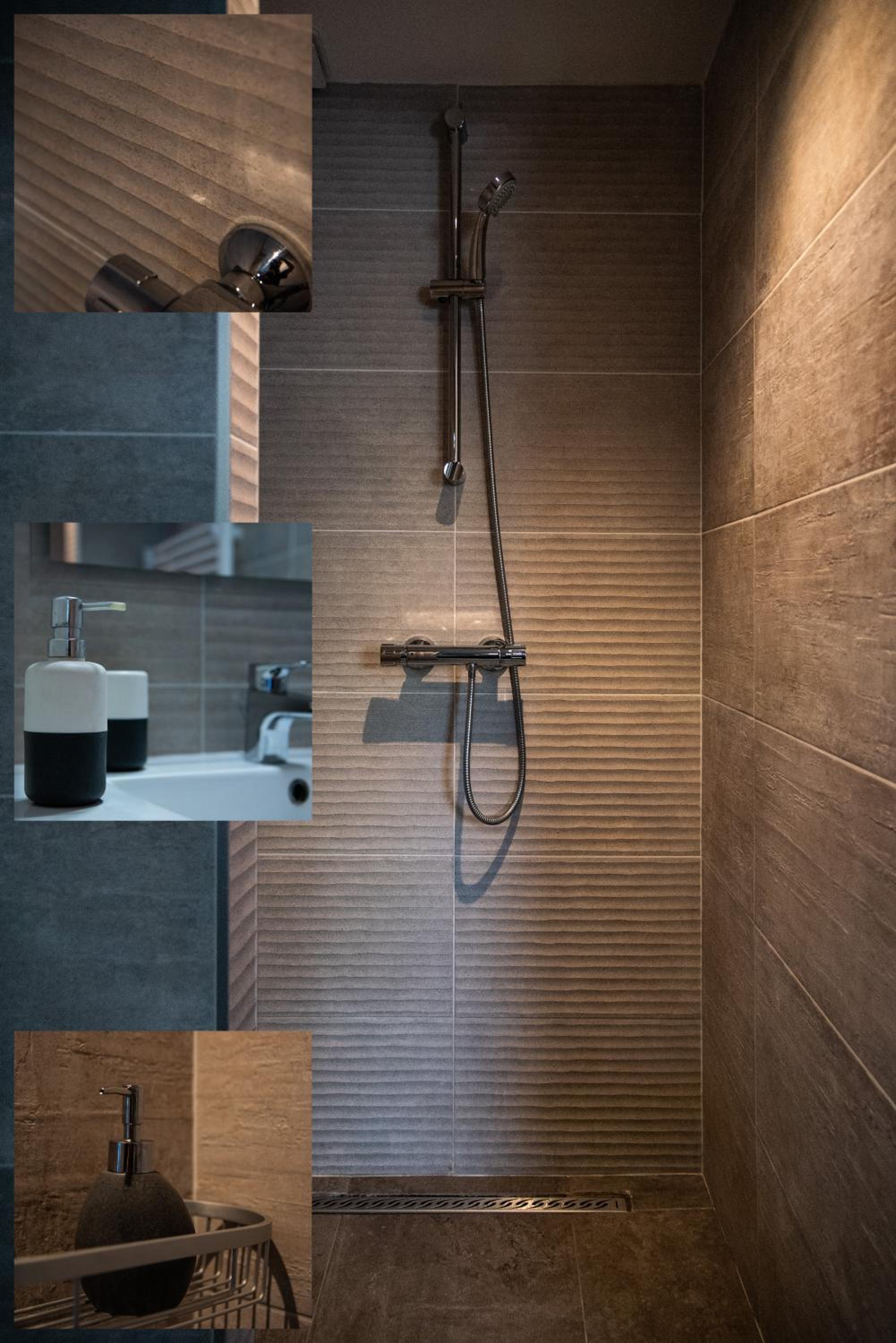 Double Room with Private Bathroom - Photo 7