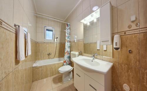 One-Bedroom Apartment with Balcony and Sea View photo 1