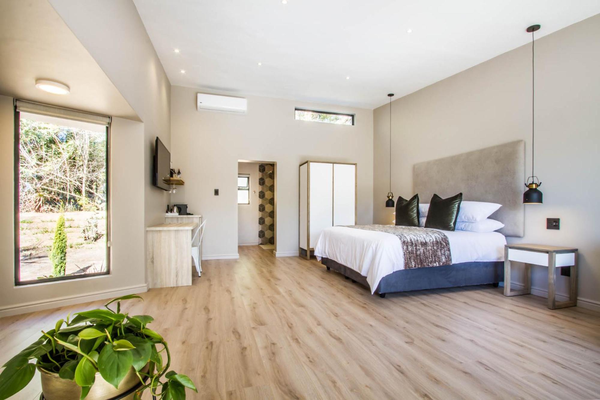 Deluxe room – King or Twin - Photo 17