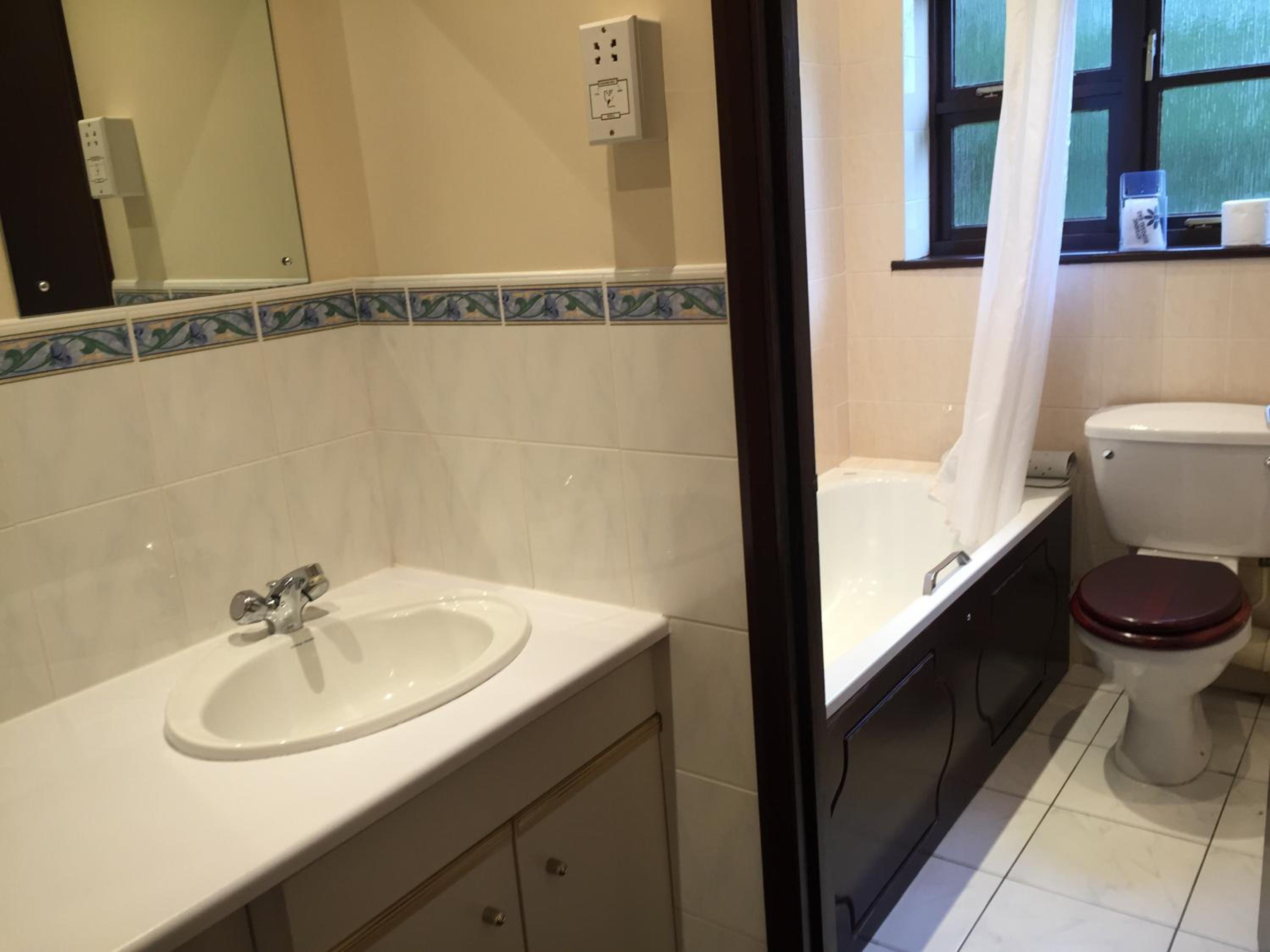 Budget Double Room - Photo 10