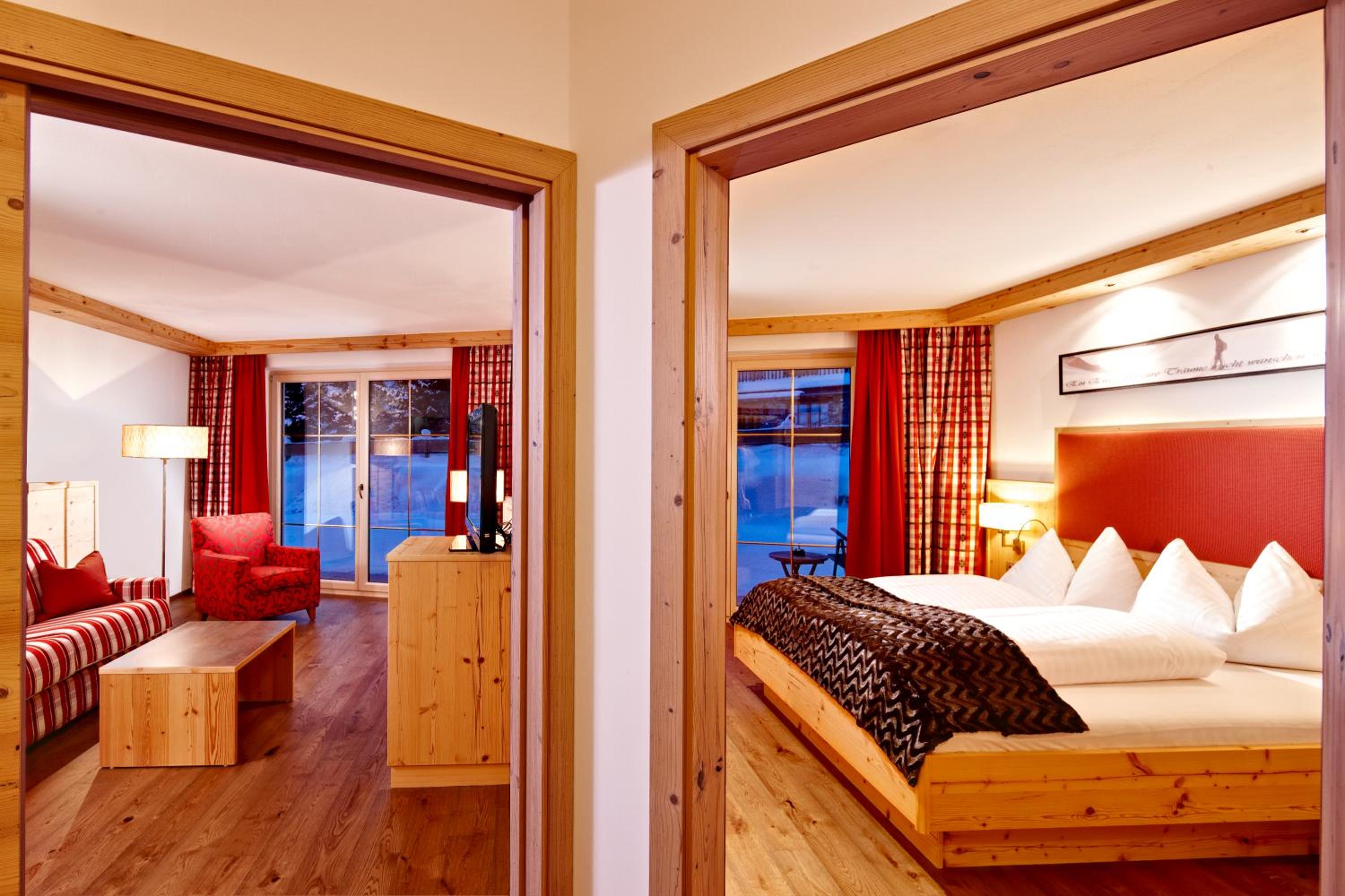 Suite with Balcony and Mountain View - Photo 1