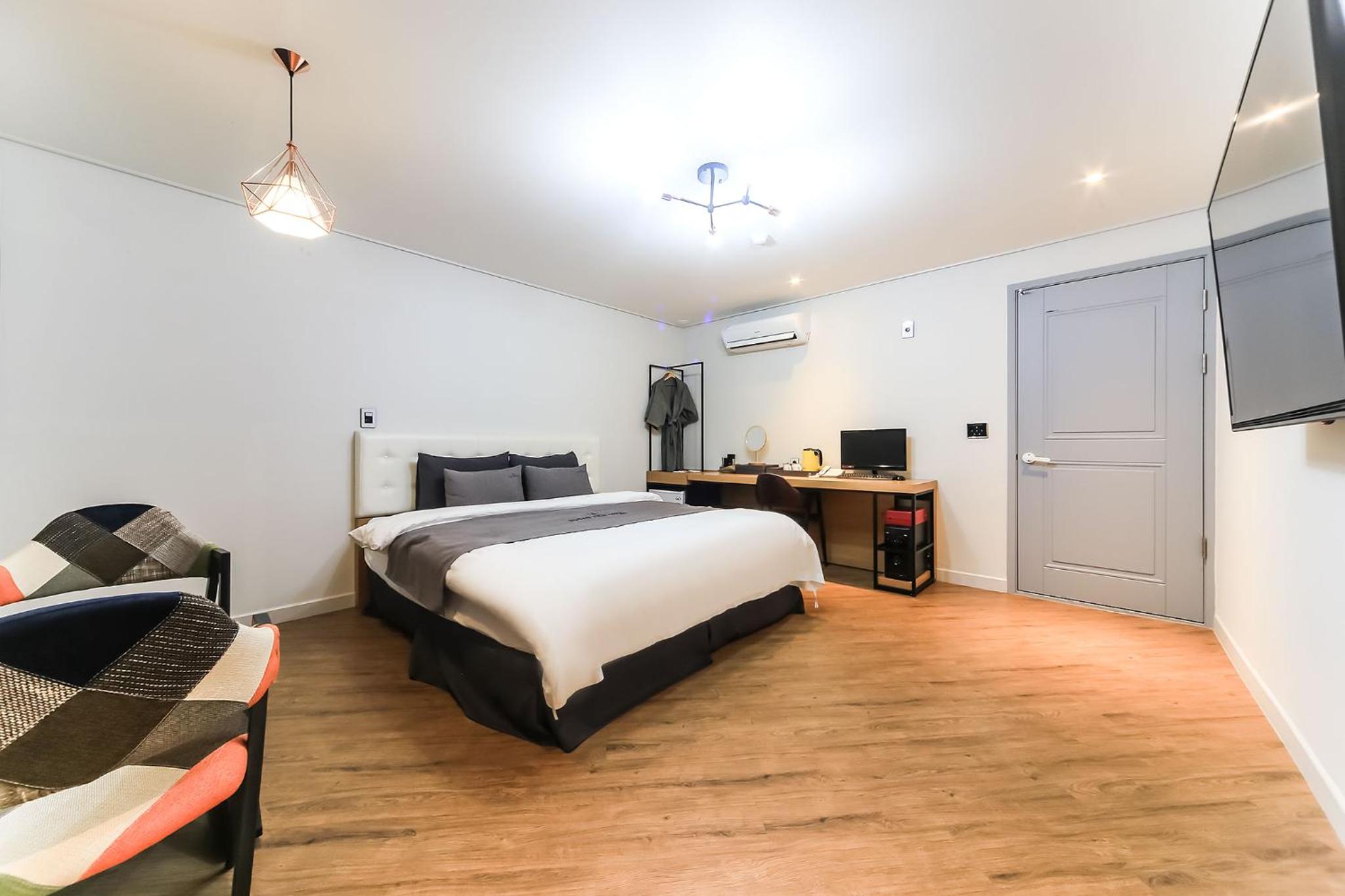 Deluxe King Room