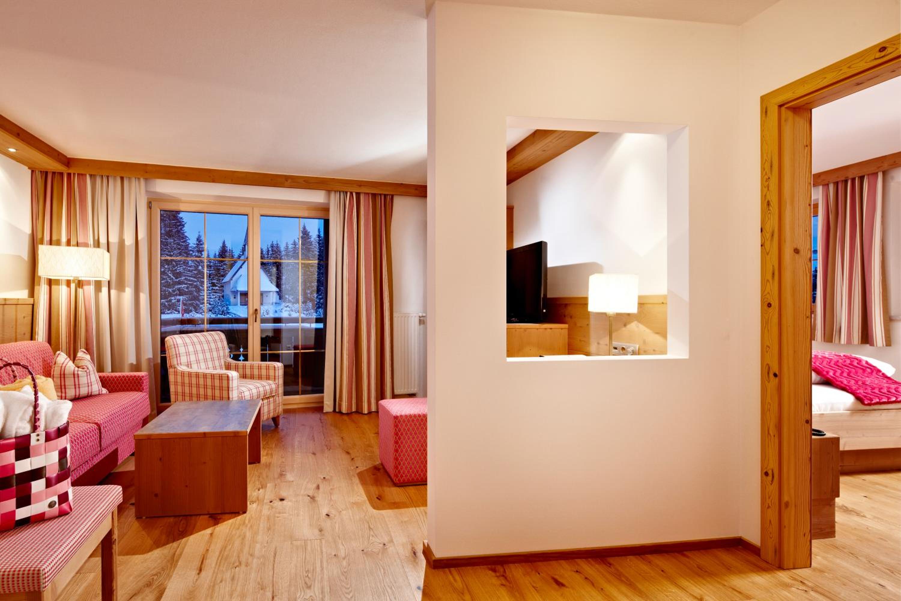 Suite with Balcony and Mountain View - Photo 2