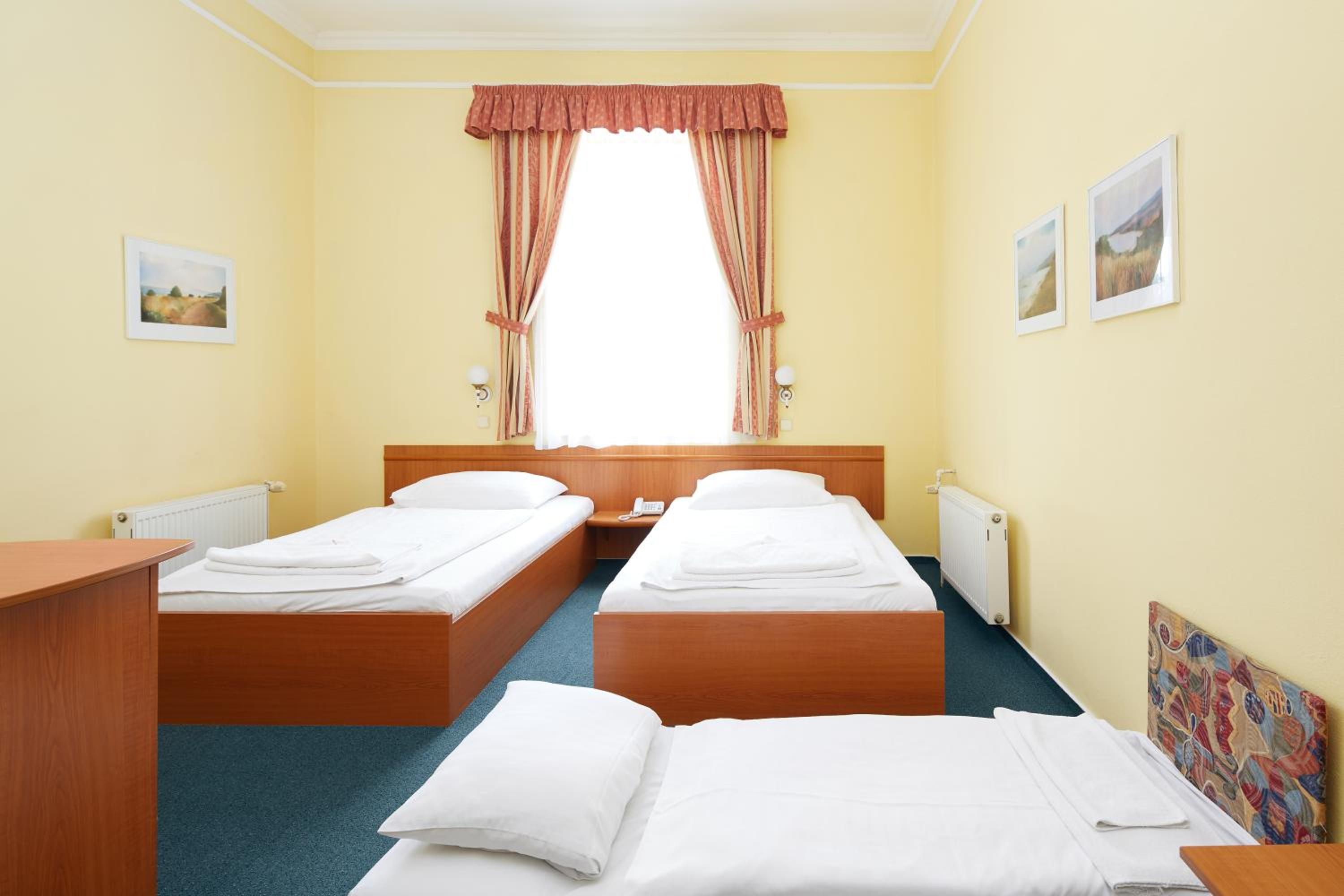 Standard Twin Room photo 3