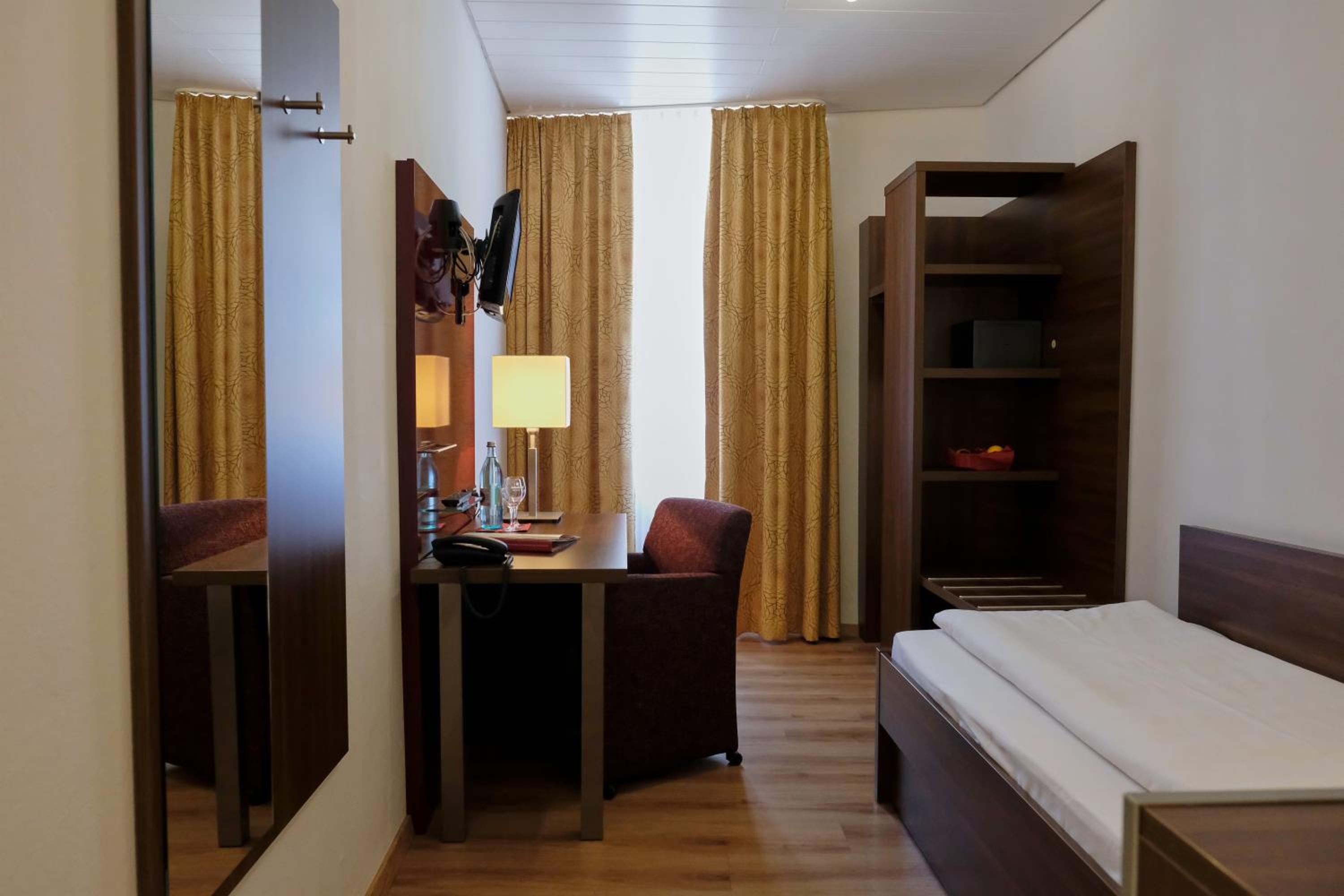 Single Room photo 3