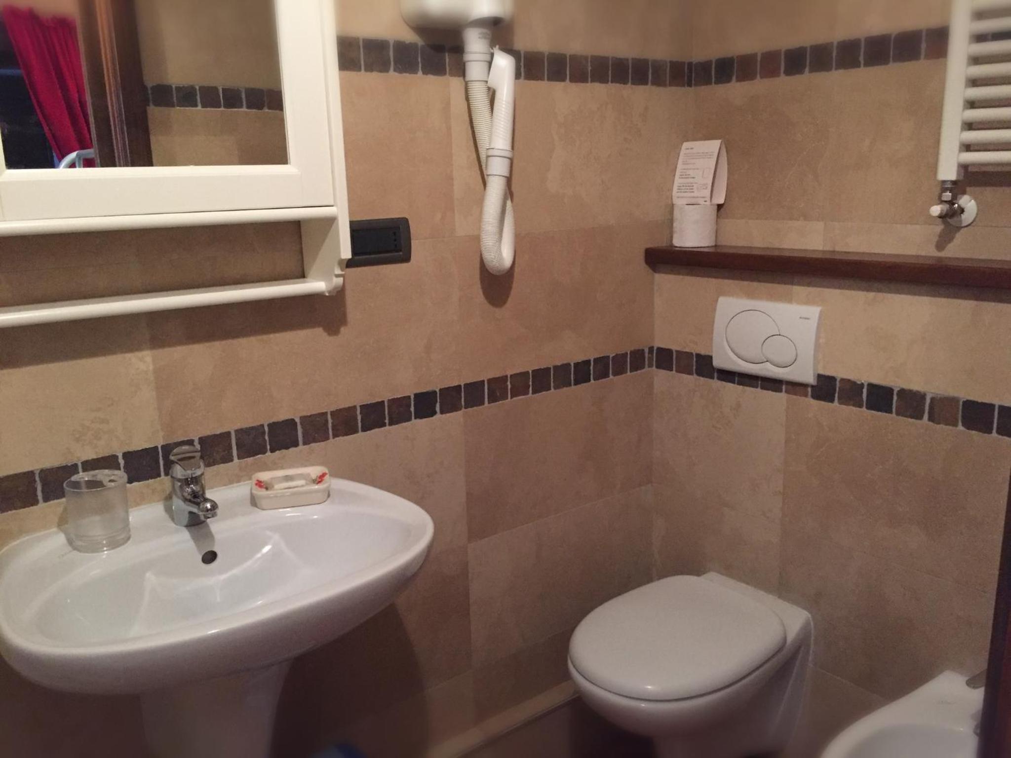 Double Room - Photo 3