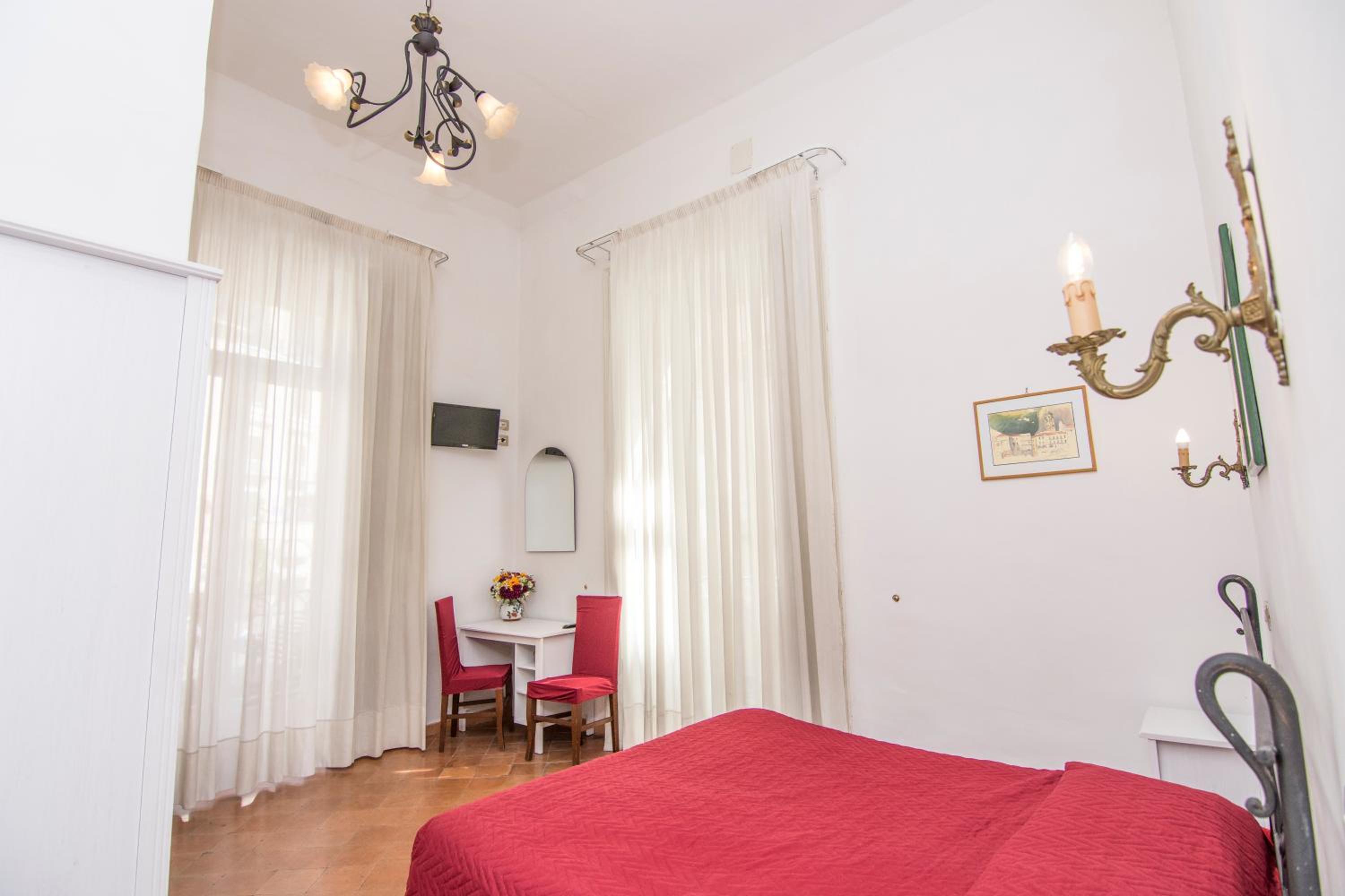 Double Room - Photo 10