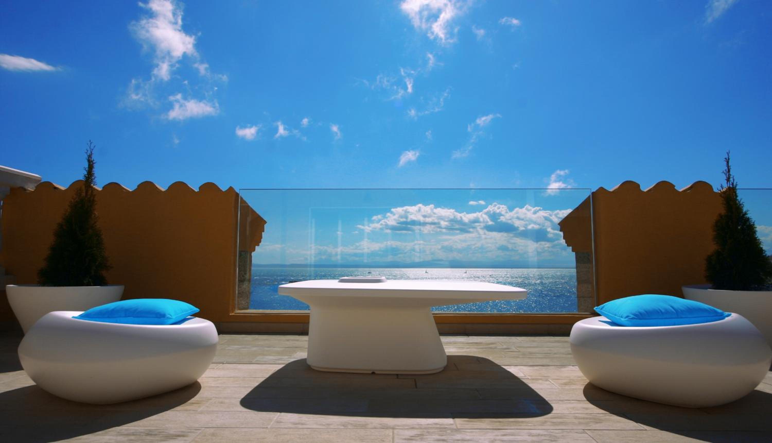 Suite Ático con Jacuzzi Suite Ático con Jacuzzi