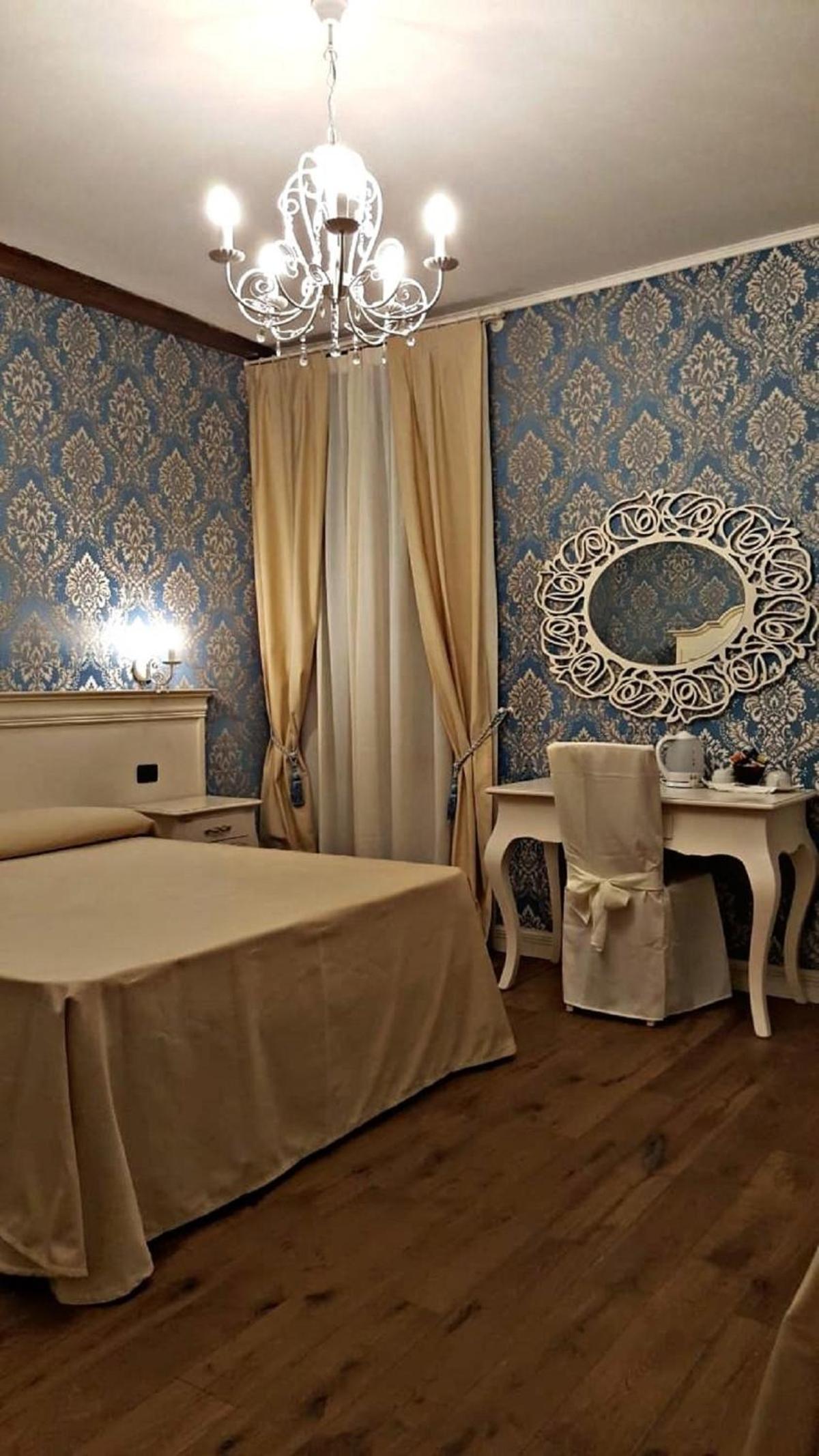 Deluxe Junior Suite with Canal View  photo 1