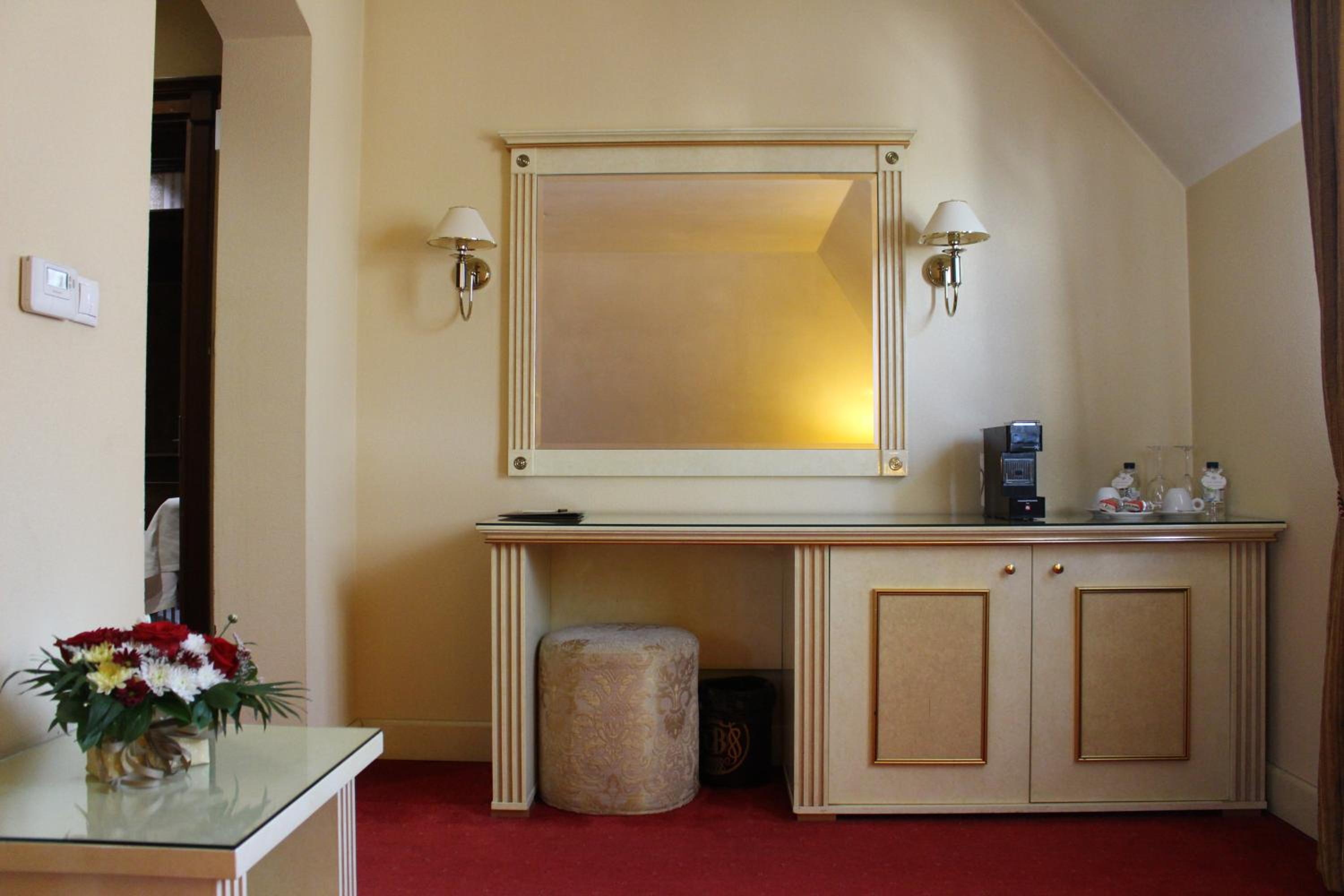 King Studio with Sofa Bed - Photo 4