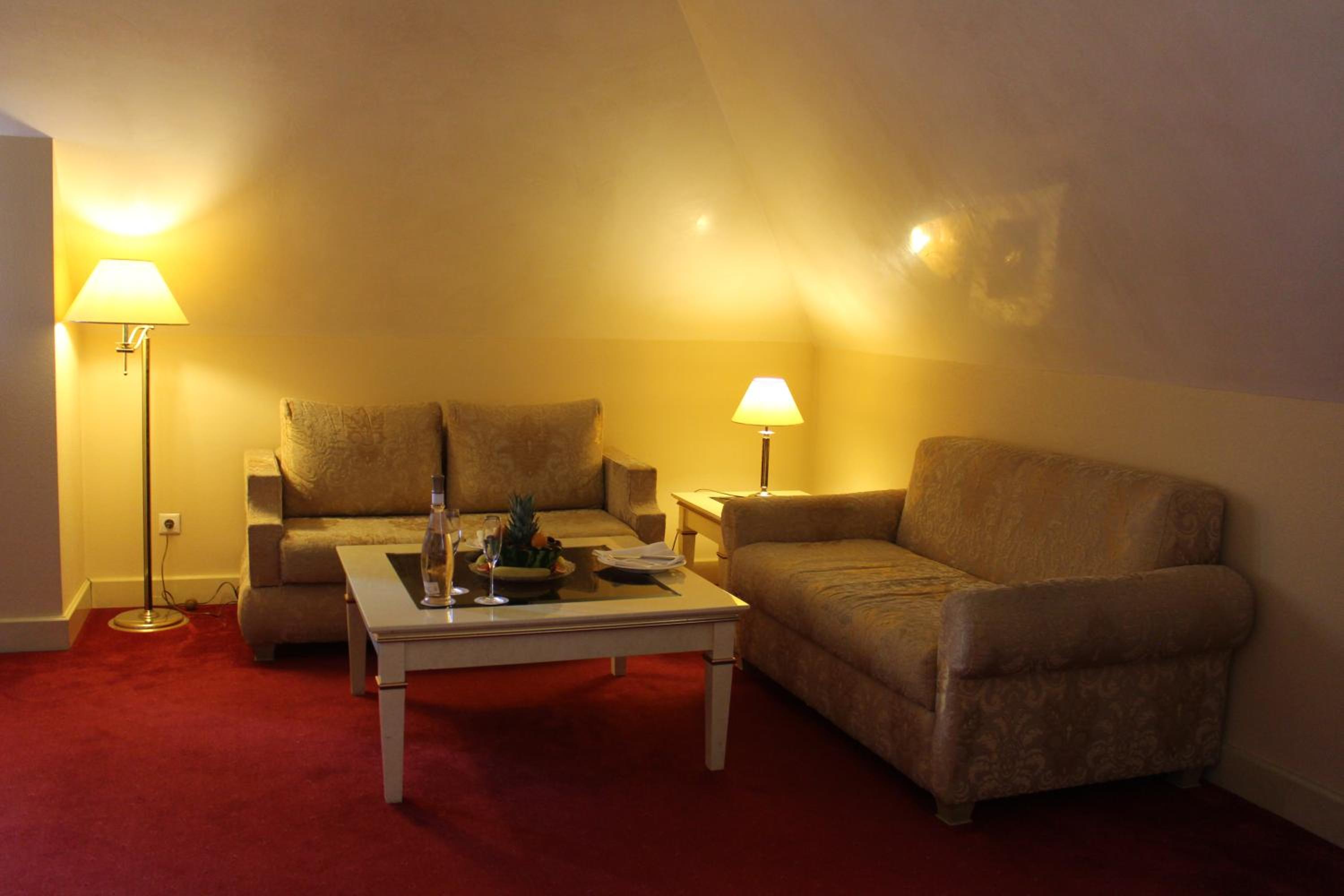King Studio with Sofa Bed - Photo 5
