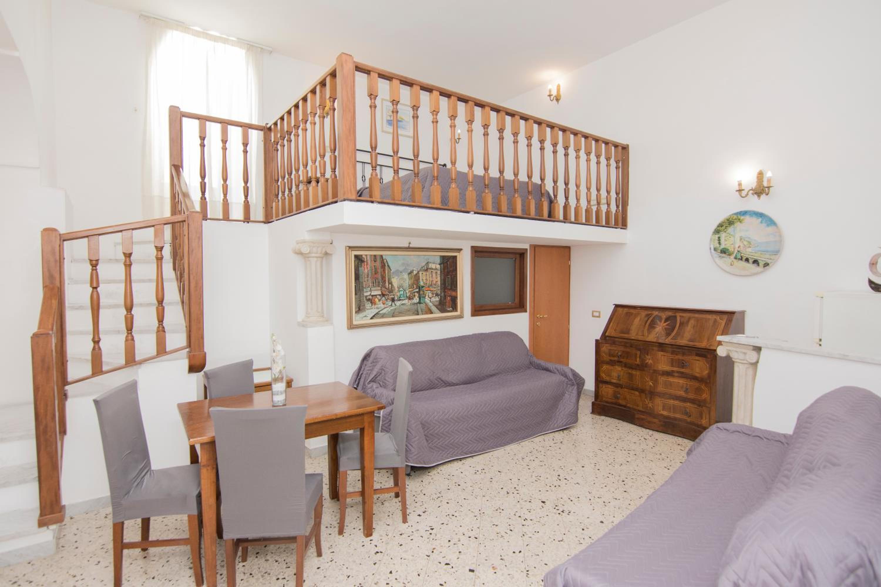 Suite - Photo 1