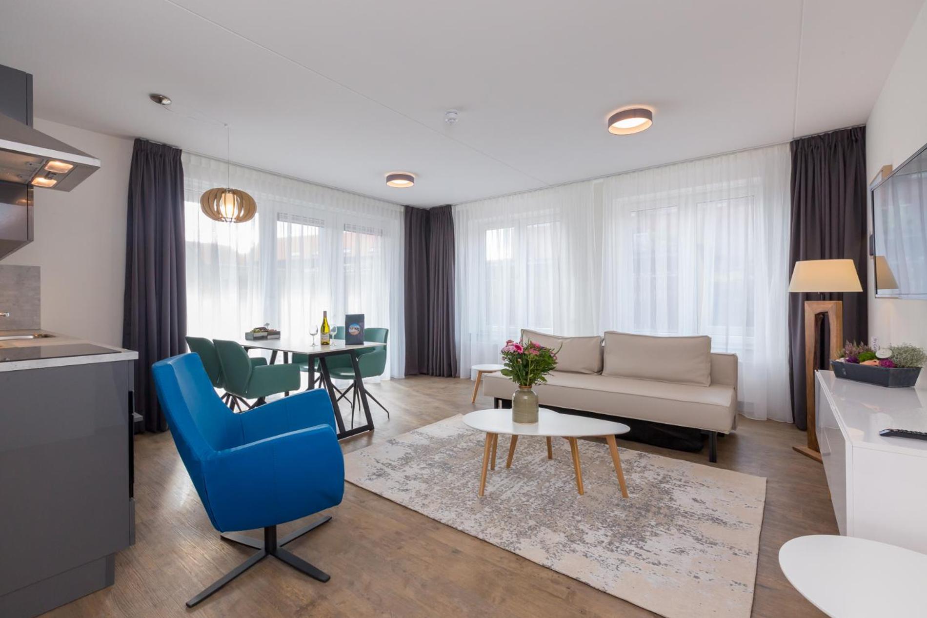 Luxe 4-People Apartment photo 1