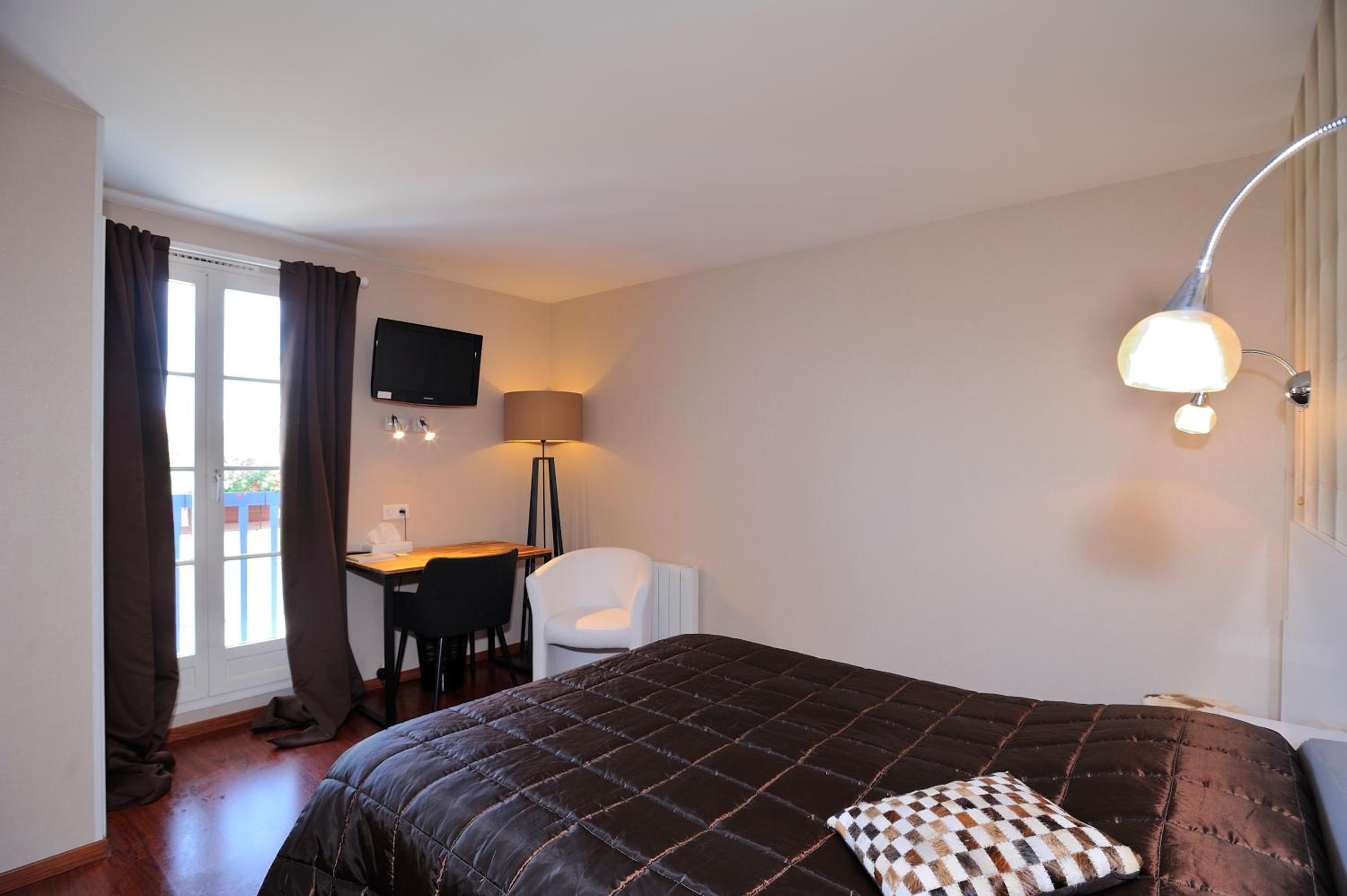 Double Room - Photo 10