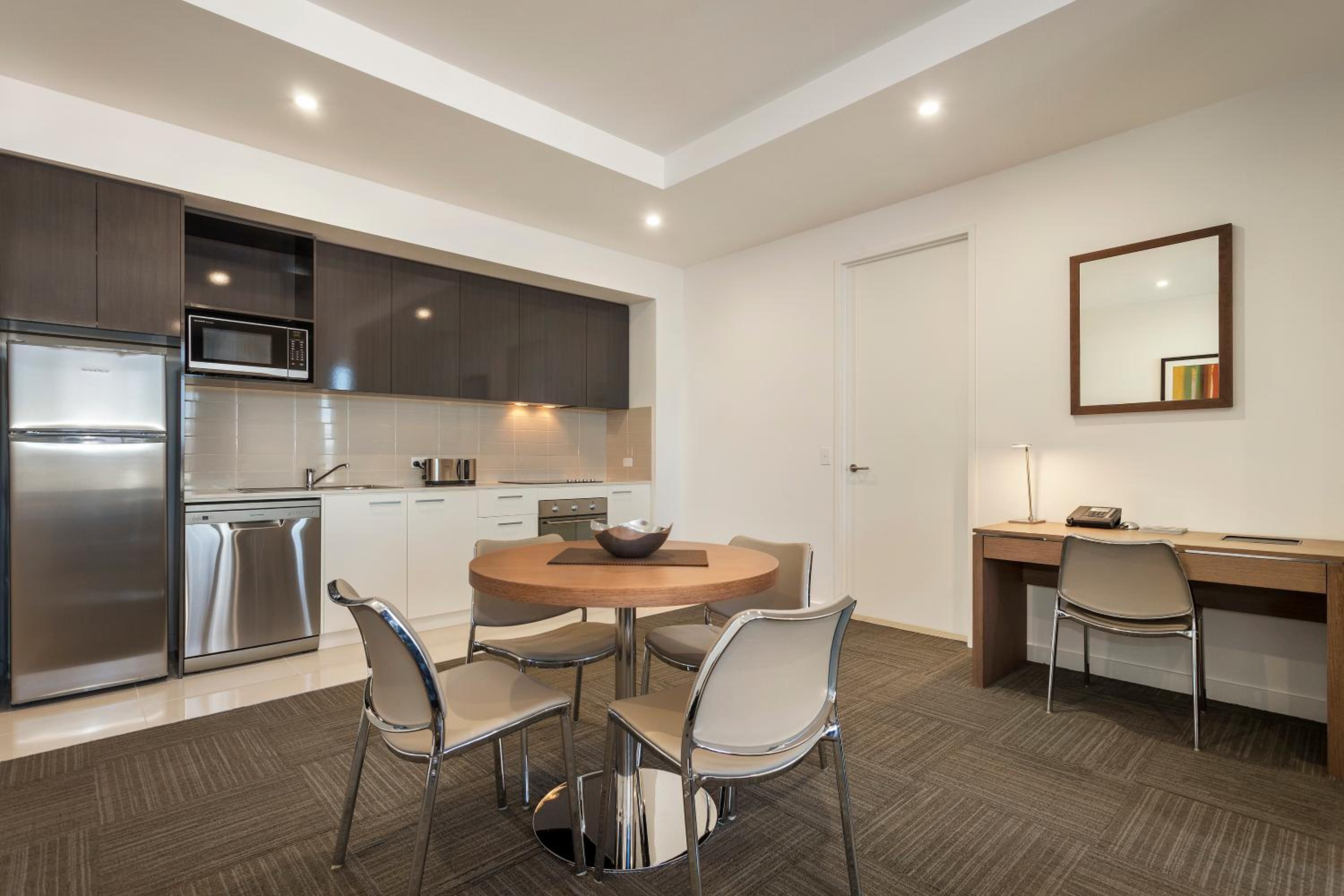 One-Bedroom Apartment thumbnail 5