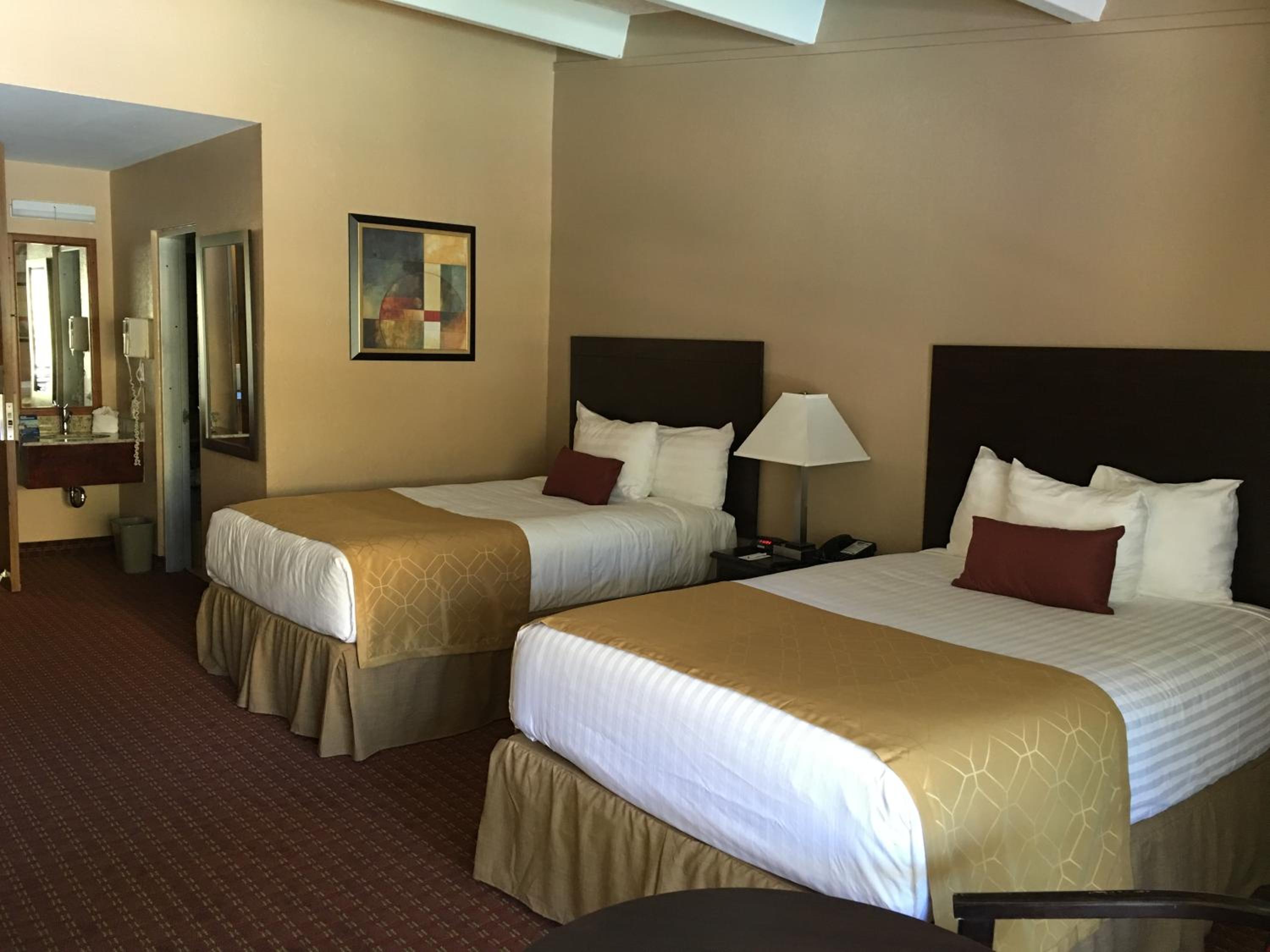 Deluxe Contemporary Double Room with Two Double Beds - Non-Smoking - Photo 3